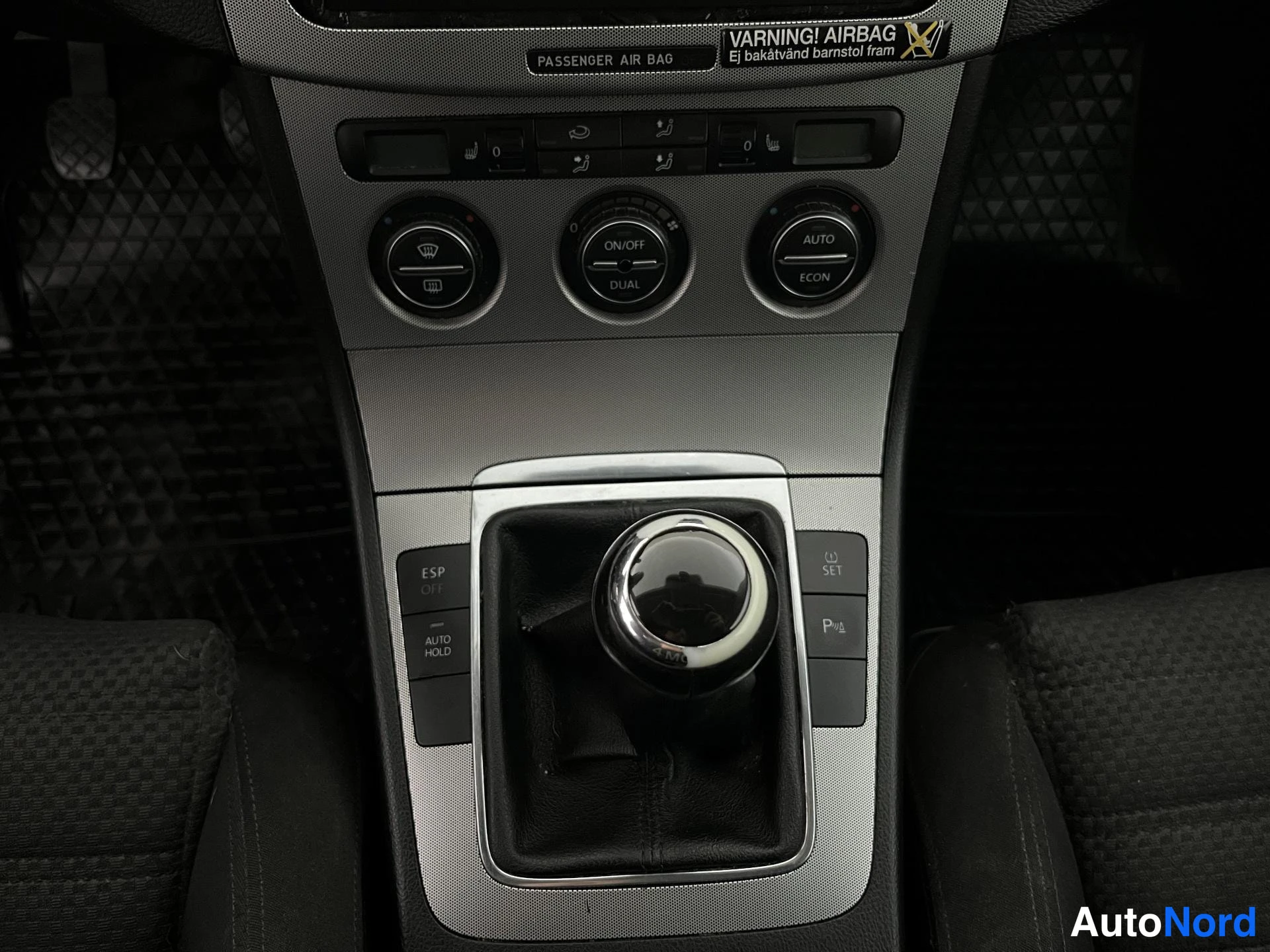 Sininen Volkswagen Passat 2007, yksityiskohta, kuva 17