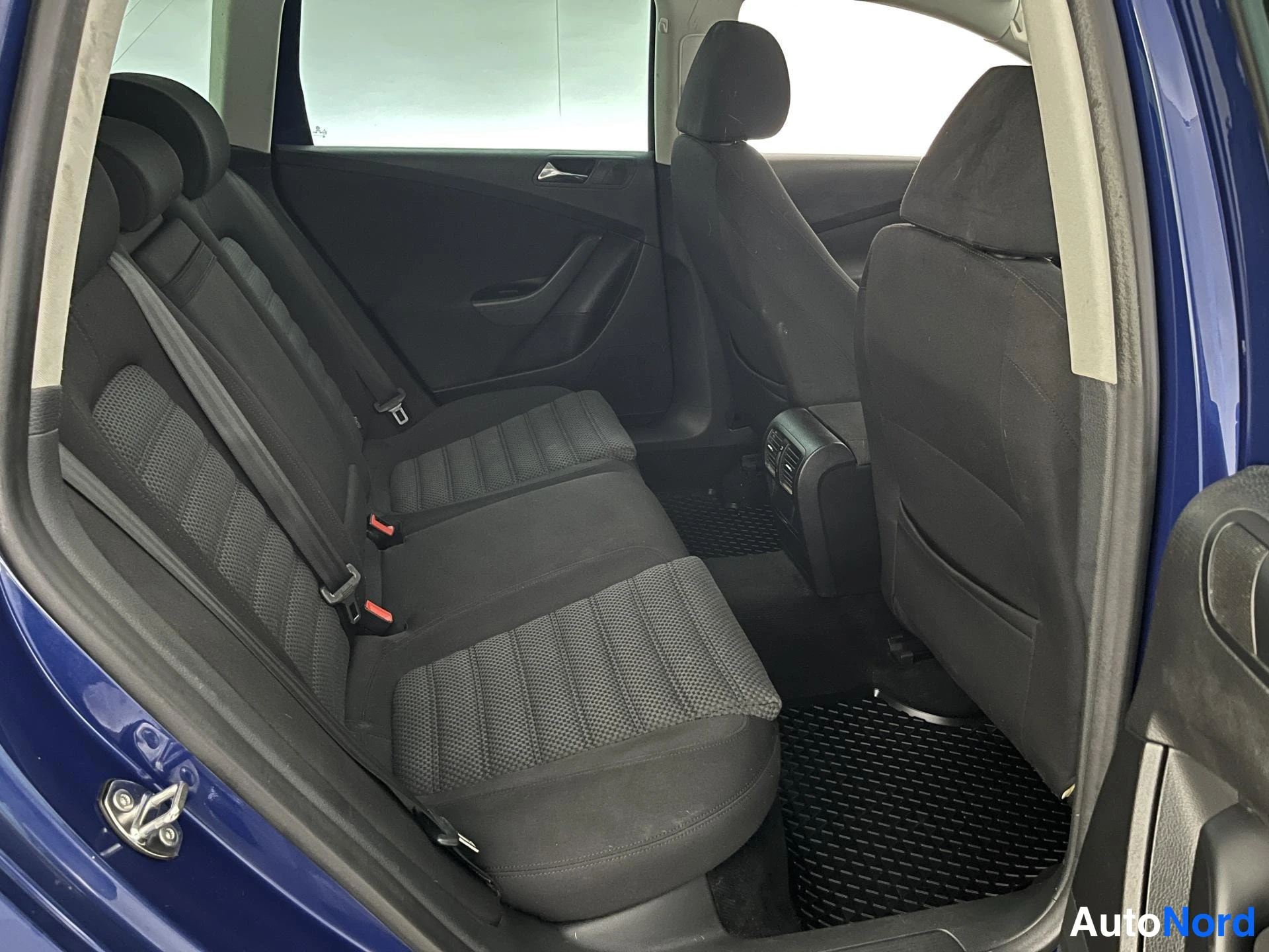 Sininen Volkswagen Passat 2007, takaistuimet, kuva 14