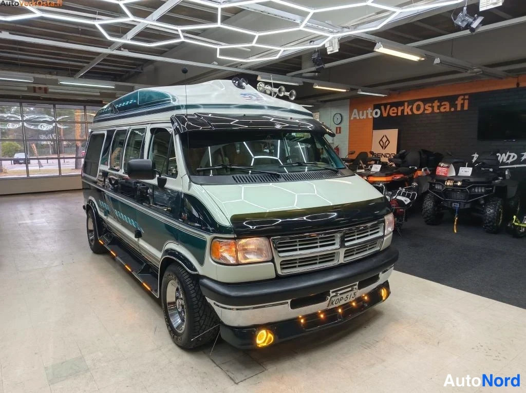 Valkoinen Dodge Ram 1994, etuviisto, keula oikealle, kuva 2