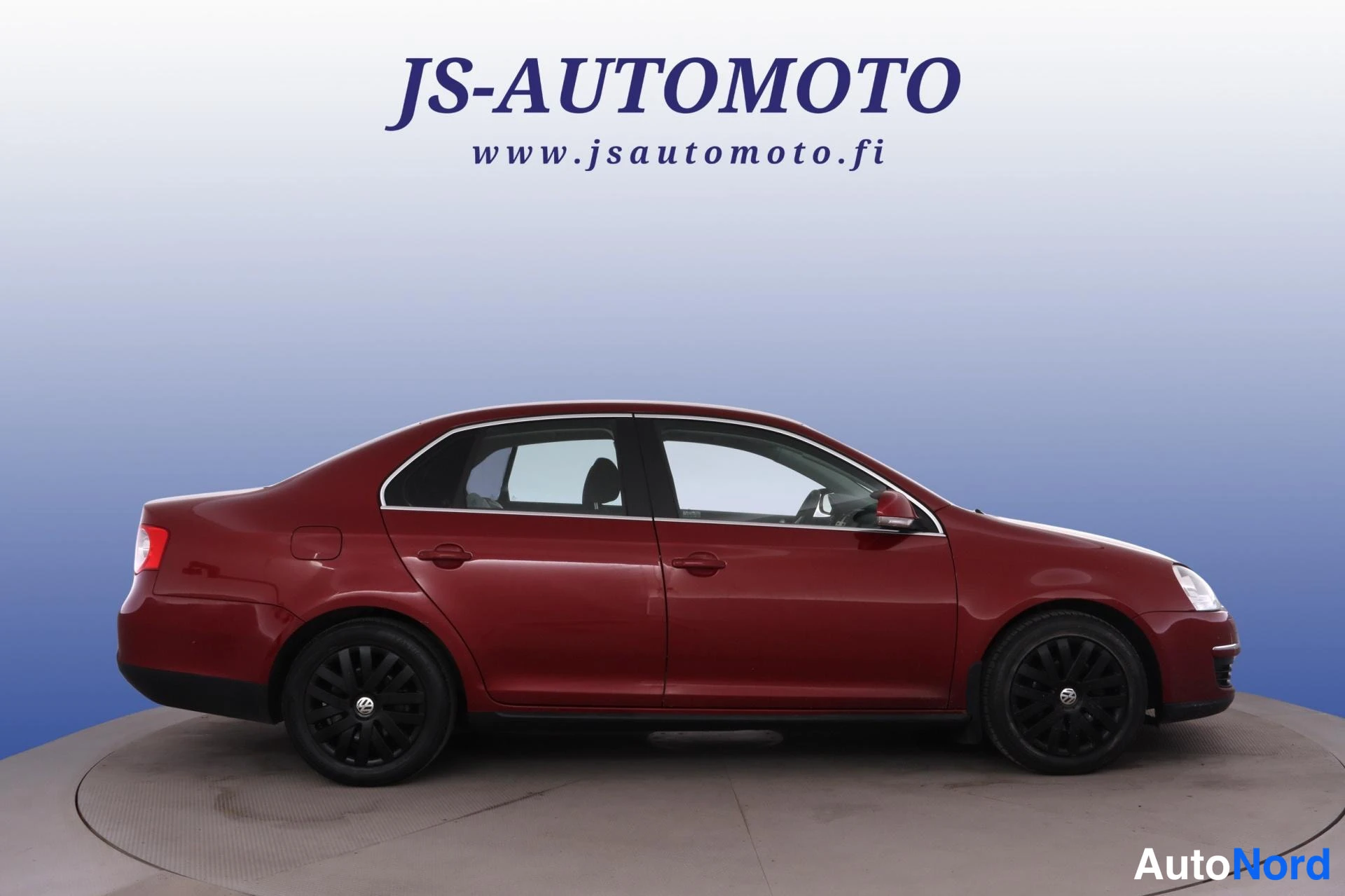 Punainen Volkswagen Jetta 2010, etuviisto, keula oikealle, kuva 3
