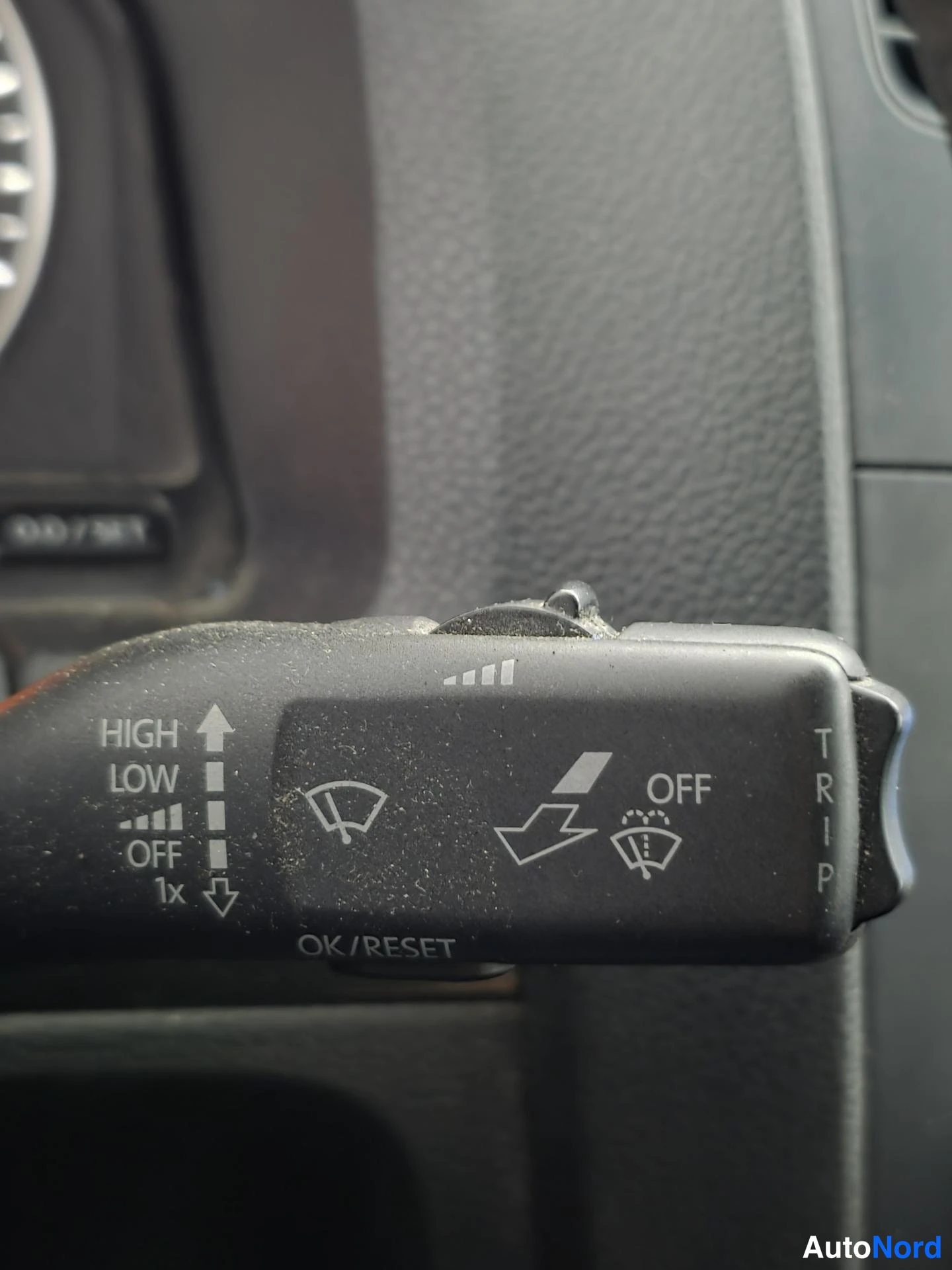 Punainen Volkswagen Jetta 2010, yksityiskohta, kuva 24
