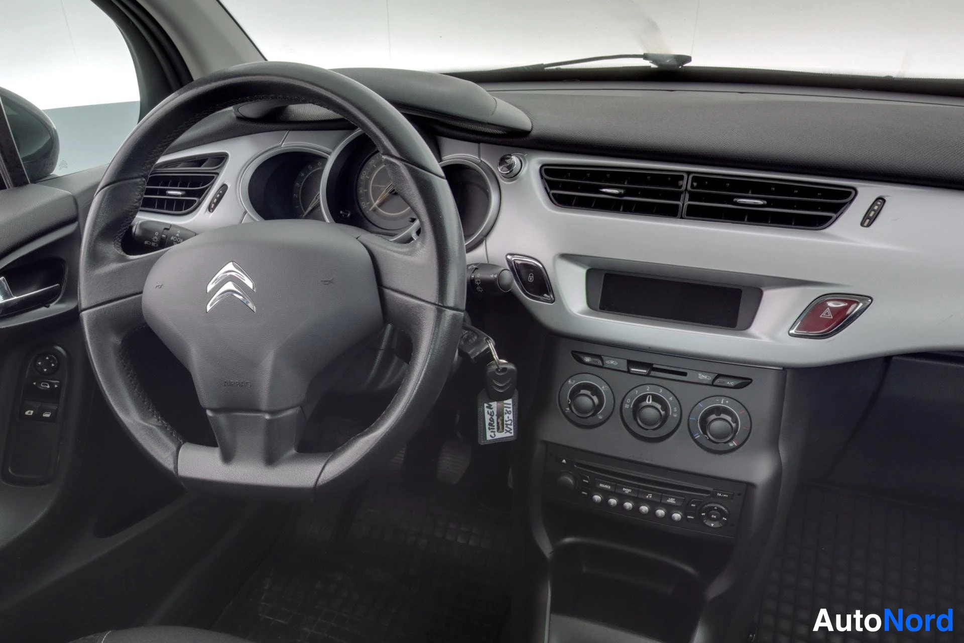 Musta Citroen C3 2011, yksityiskohta, kuva 16