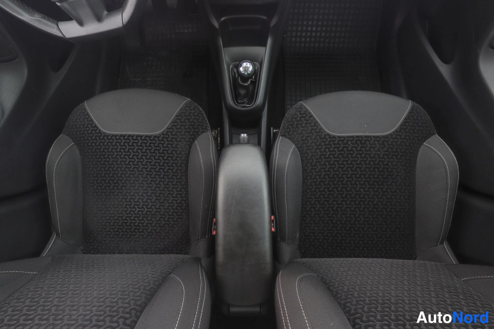 Musta Citroen C3 2011, etuistuimet, kuva 12