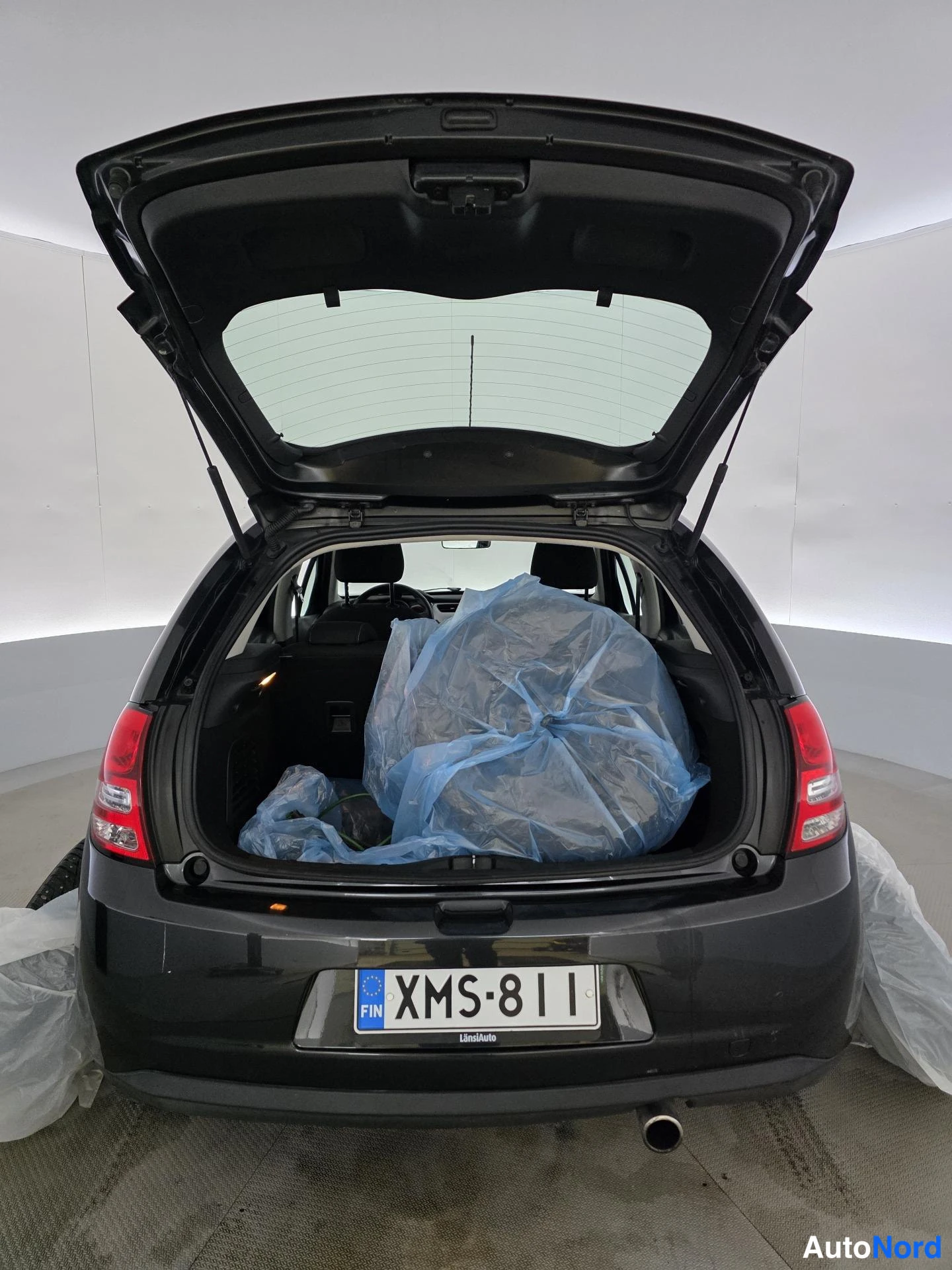 Musta Citroen C3 2011, tavaratila, kuva 15