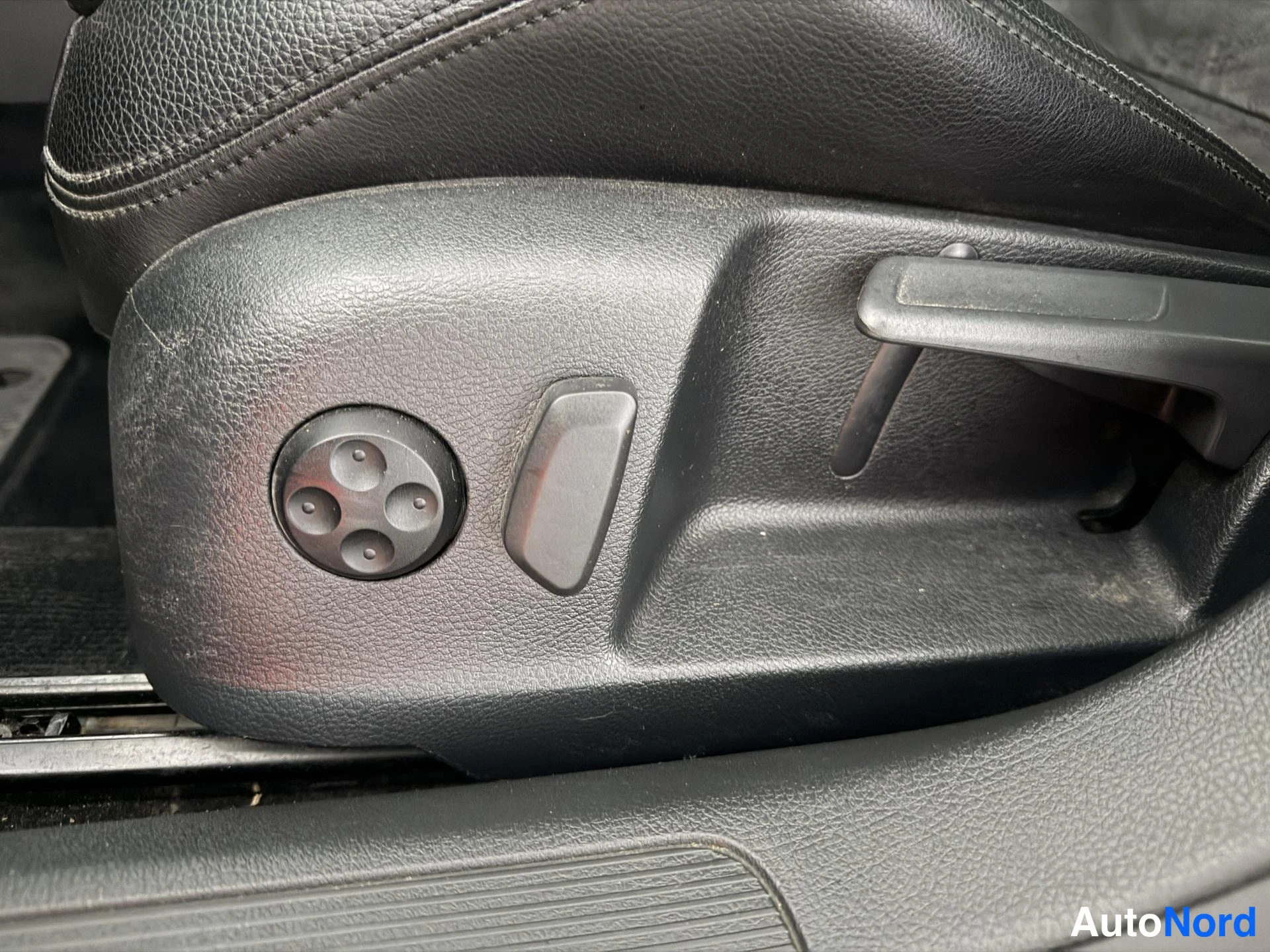 Musta Volkswagen Passat 2007, yksityiskohta, kuva 20