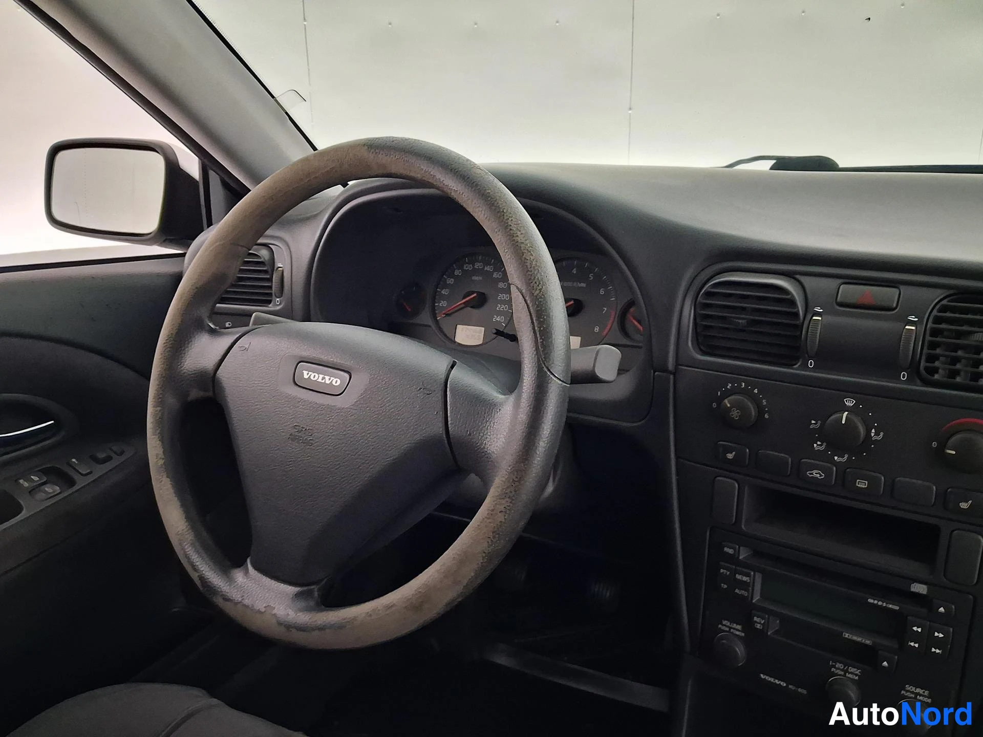 Hopea Volvo S40 2002, ohjaamo, kuva 7
