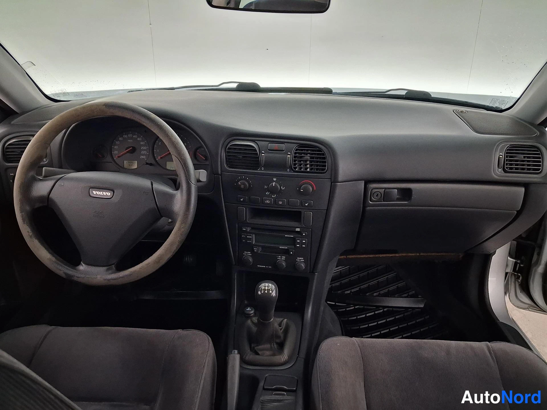 Hopea Volvo S40 2002, ohjaamo, kuva 8