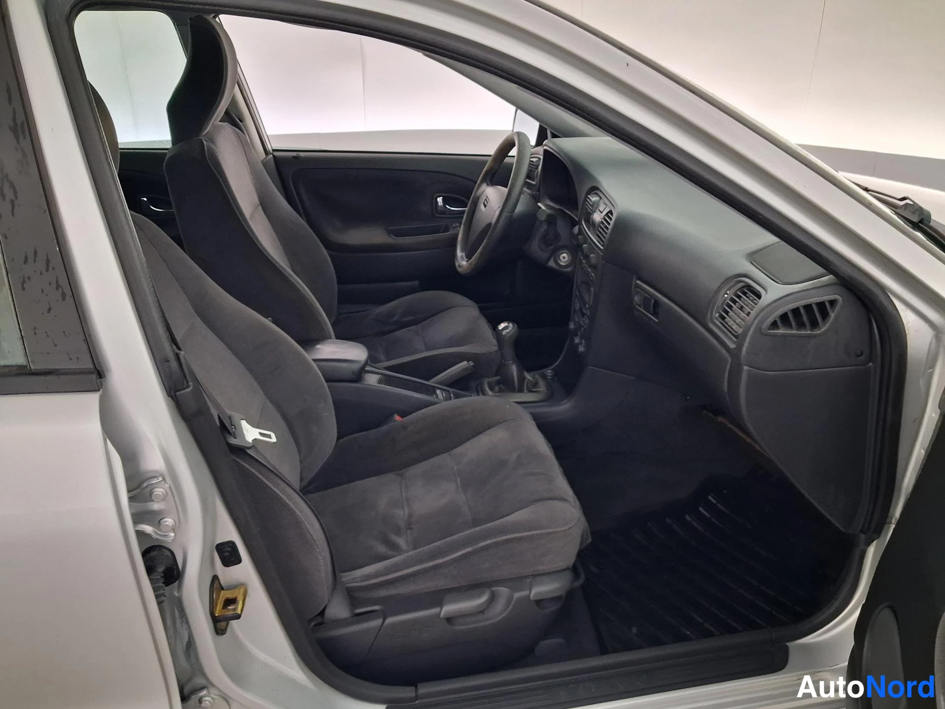 Hopea Volvo S40 2002, etuistuimet, kuva 10