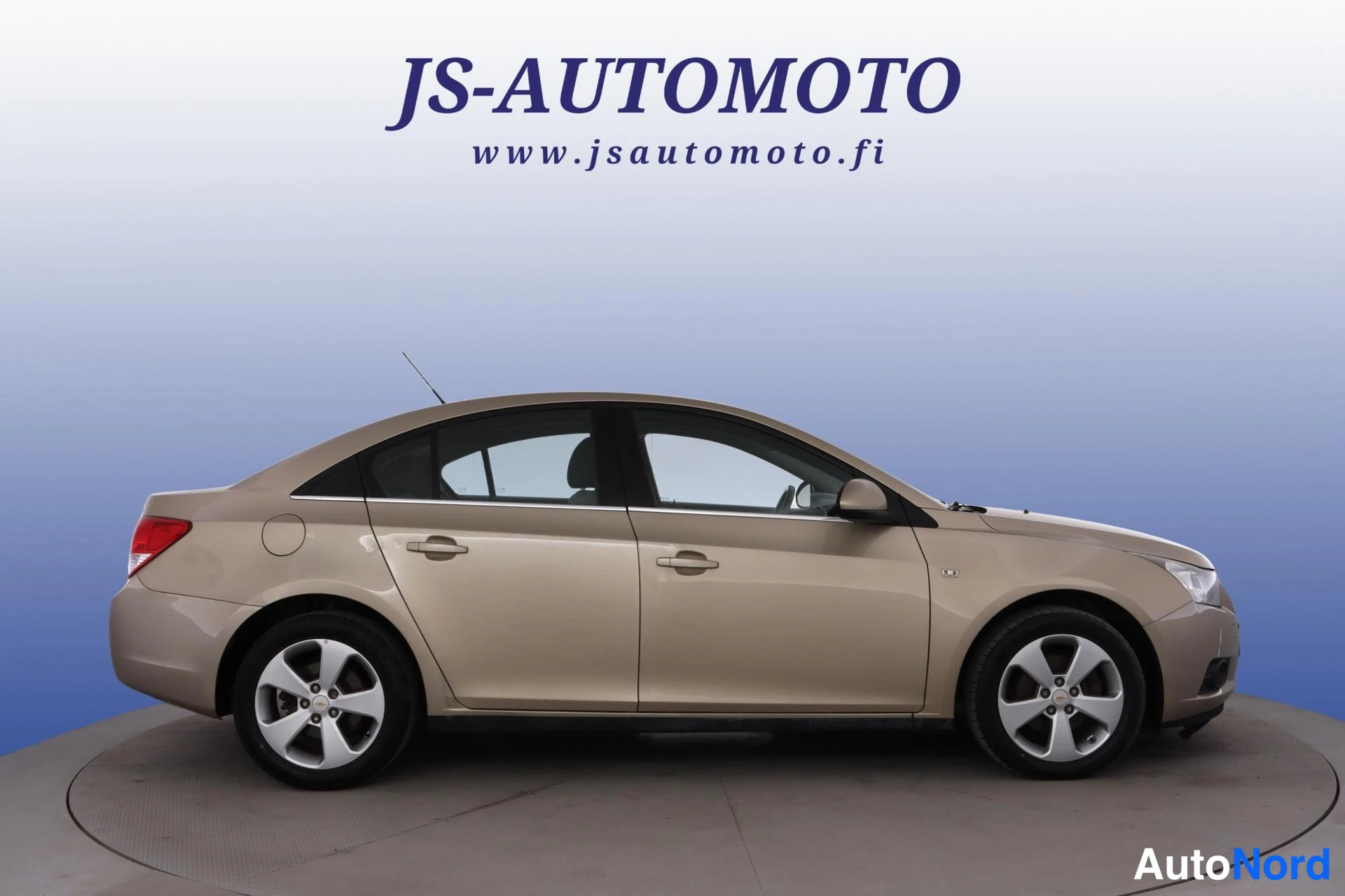 Beige Chevrolet Cruze 2010, etuviisto, keula oikealle, kuva 3