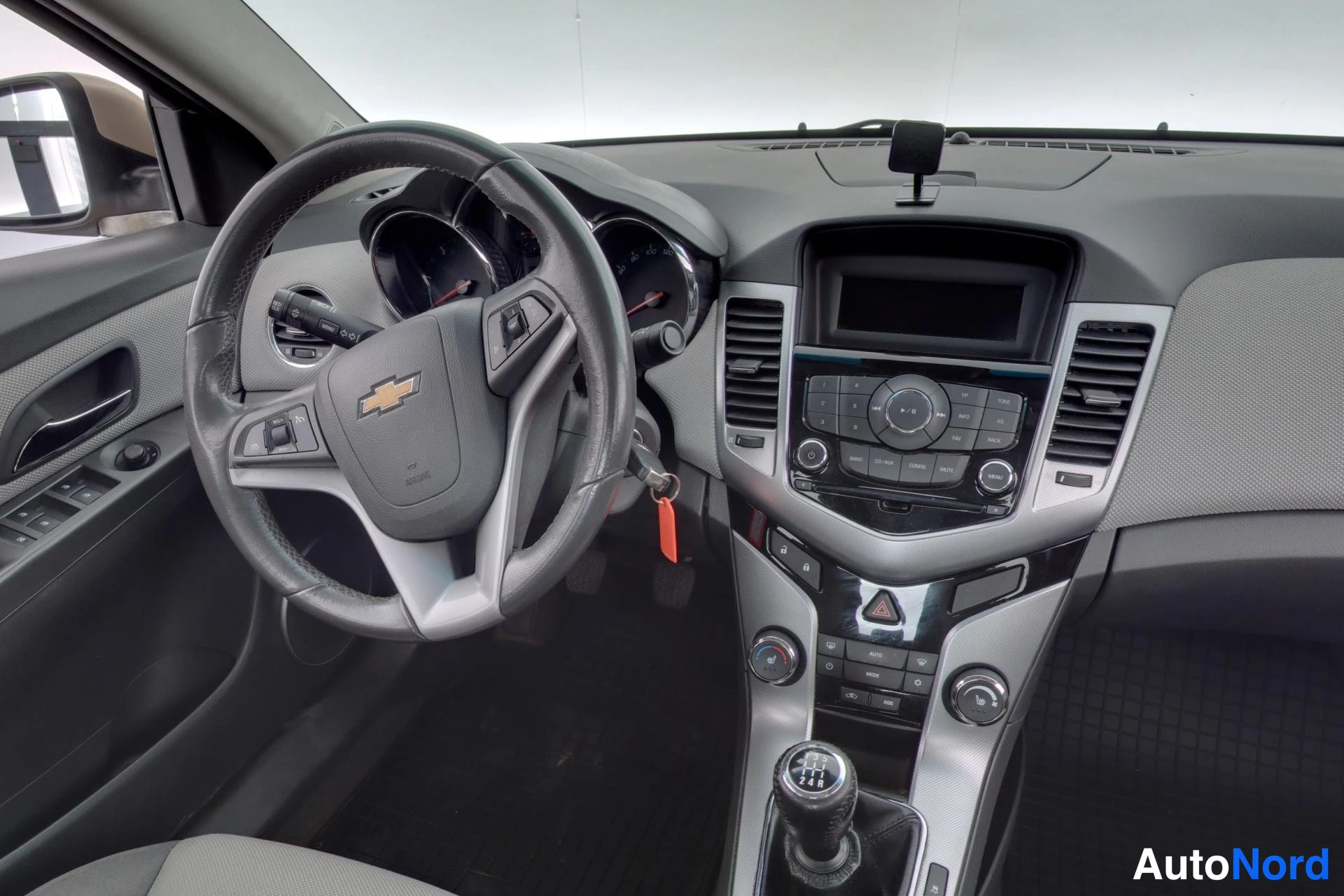Beige Chevrolet Cruze 2010, yksityiskohta, kuva 15