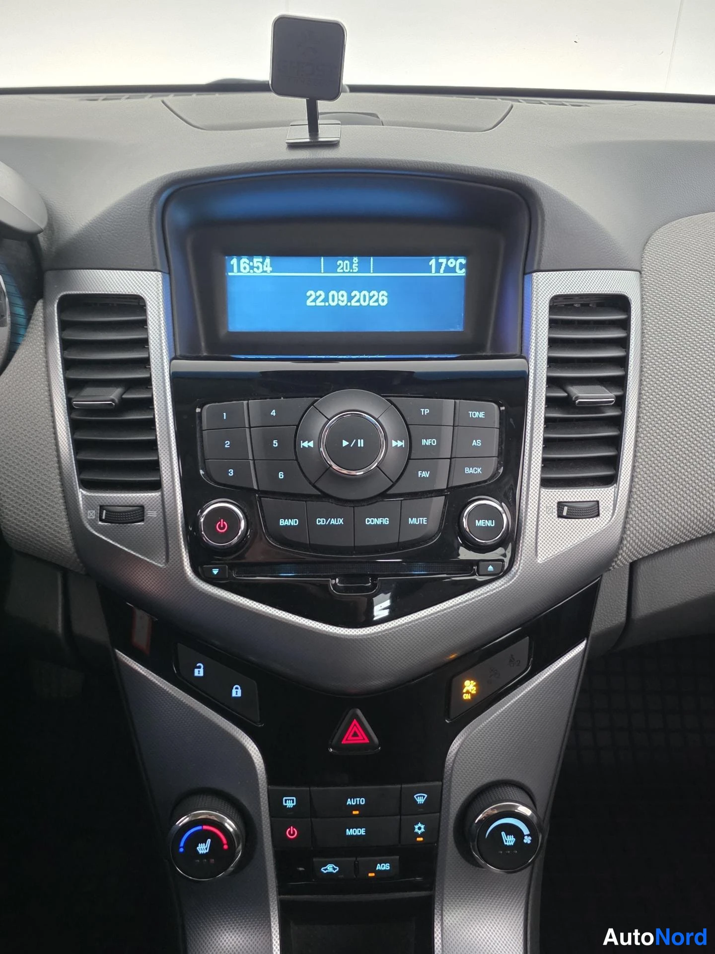 Beige Chevrolet Cruze 2010, ohjaamo, kuva 8
