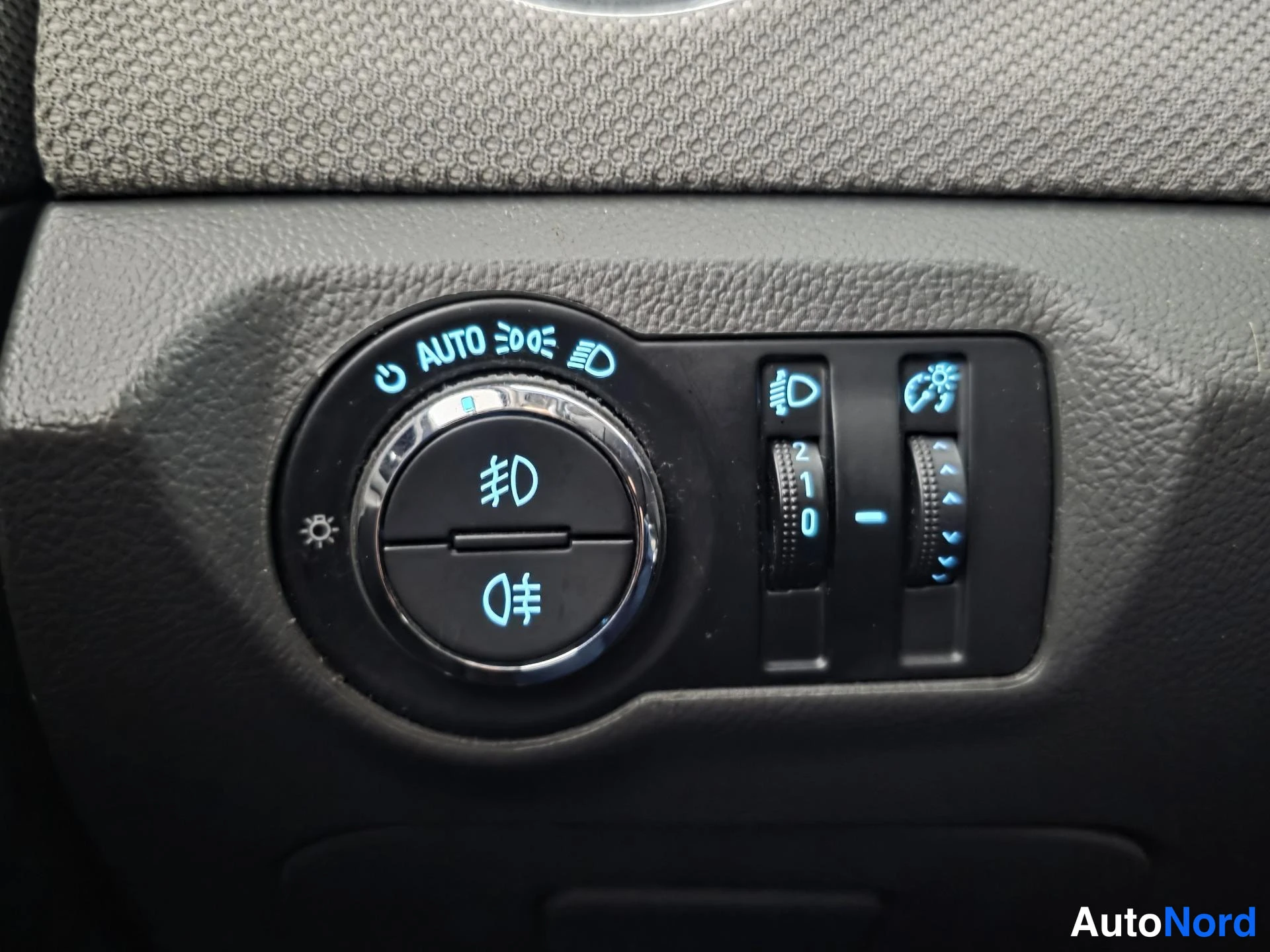 Beige Chevrolet Cruze 2010, yksityiskohta, kuva 21