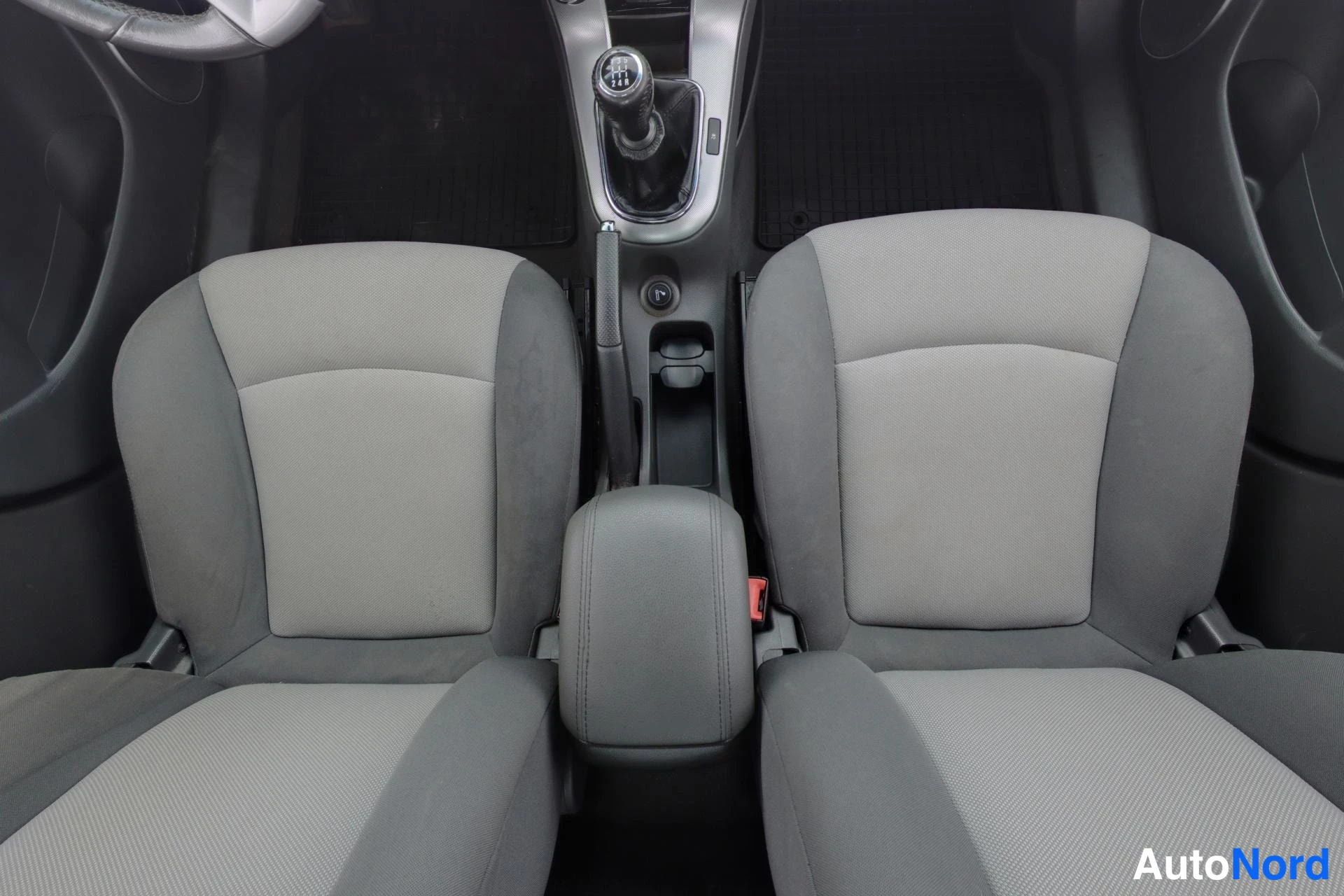 Beige Chevrolet Cruze 2010, etuistuimet, kuva 11