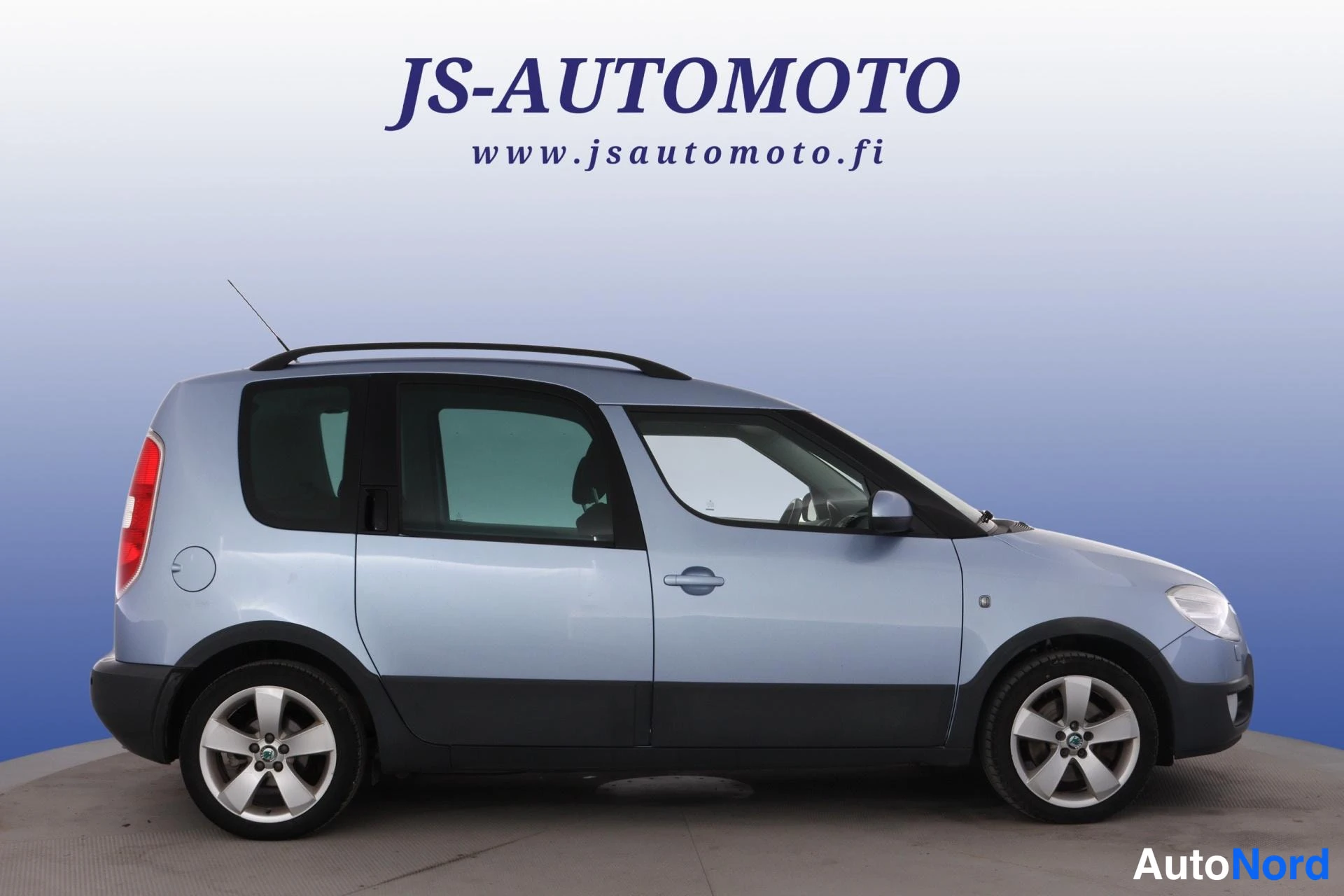 Blå Skoda Roomster 2008, snett framifrån, fronten åt höger, bild 3