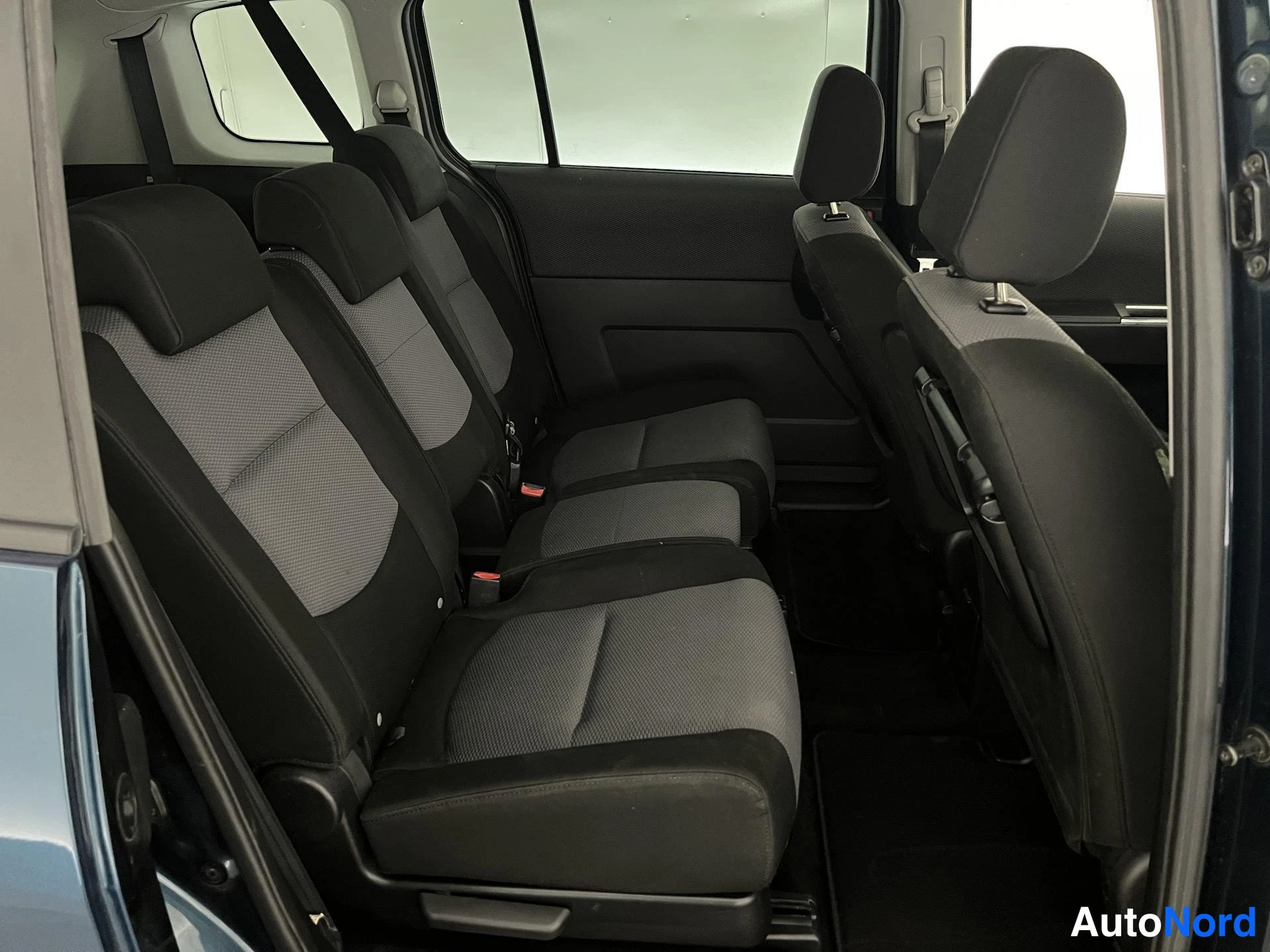 Sininen Mazda 5 2005, takaistuimet, kuva 11