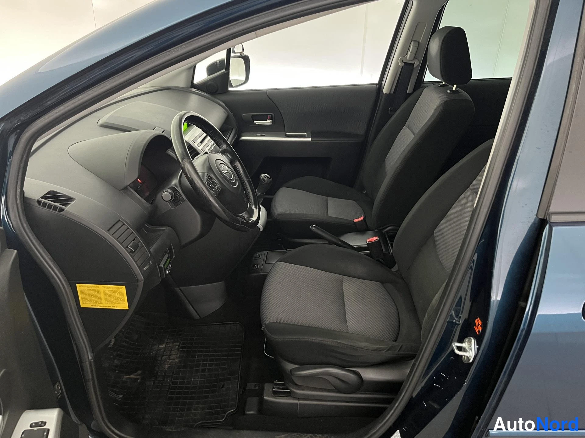 Sininen Mazda 5 2005, ohjaamo, kuva 7