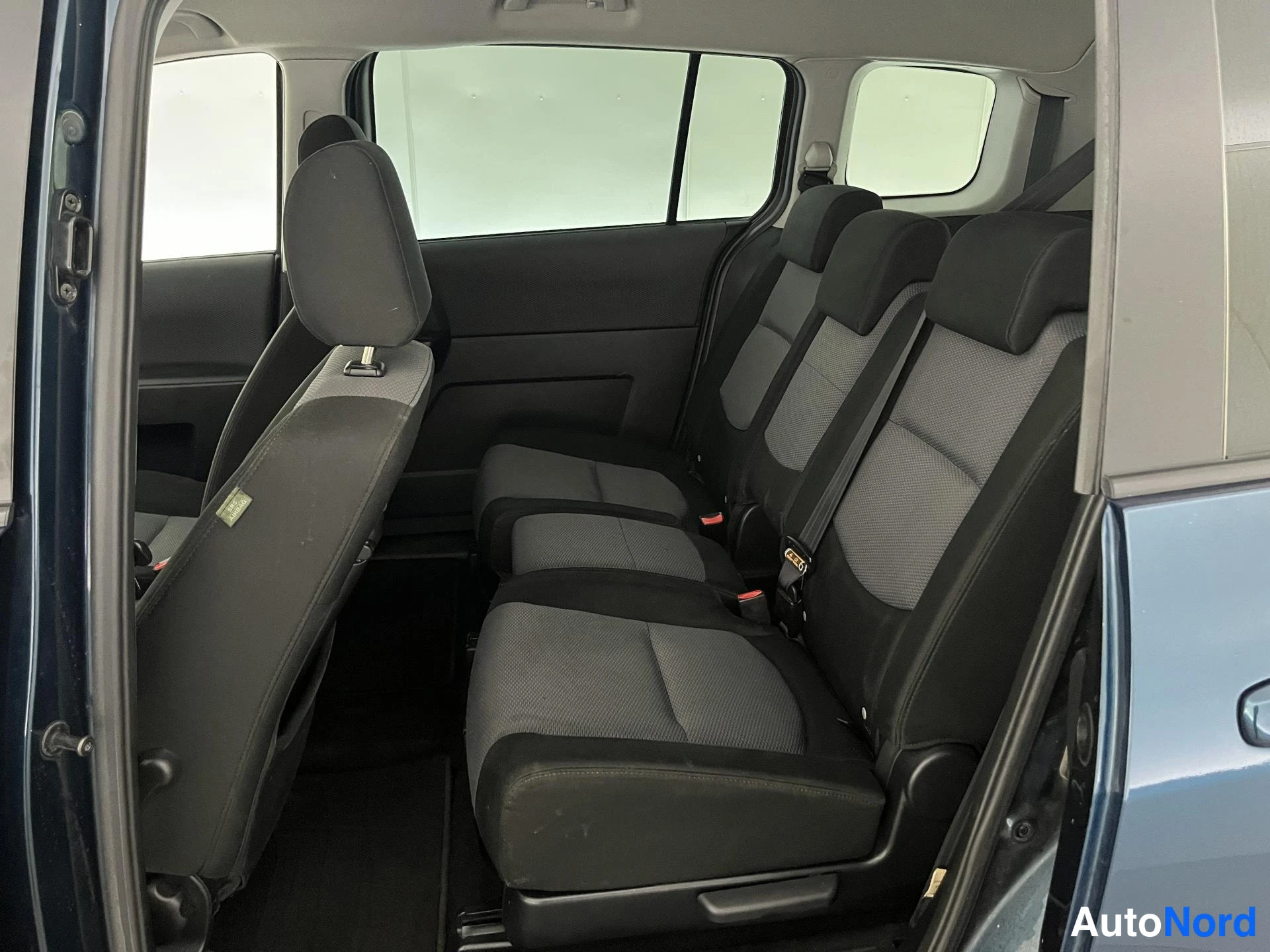 Sininen Mazda 5 2005, takaistuimet, kuva 10