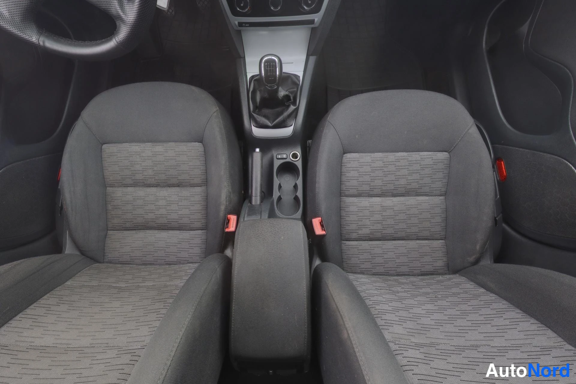 Vihreä Skoda Octavia 2011, etuistuimet, kuva 11