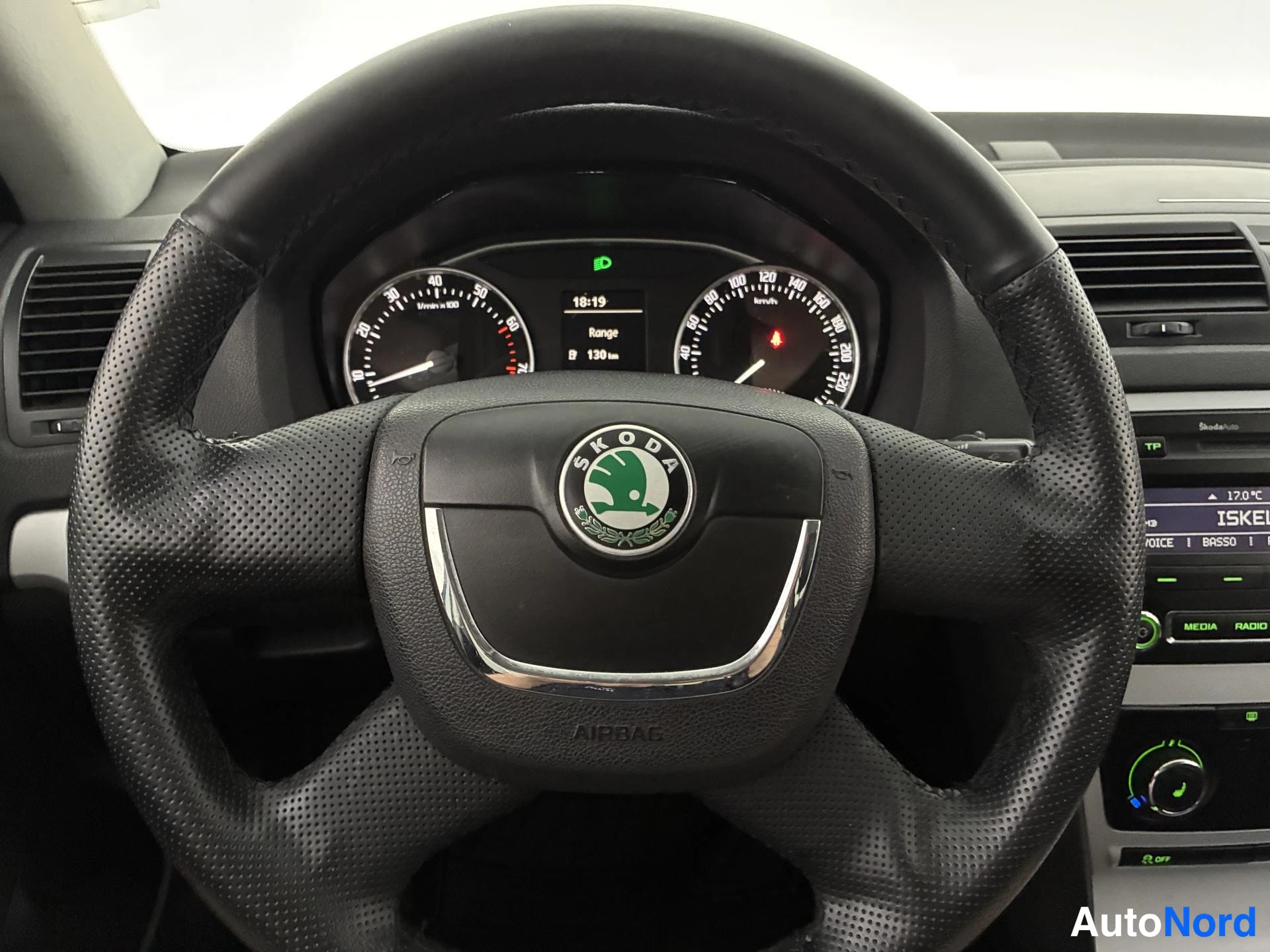 Vihreä Skoda Octavia 2011, yksityiskohta, kuva 15
