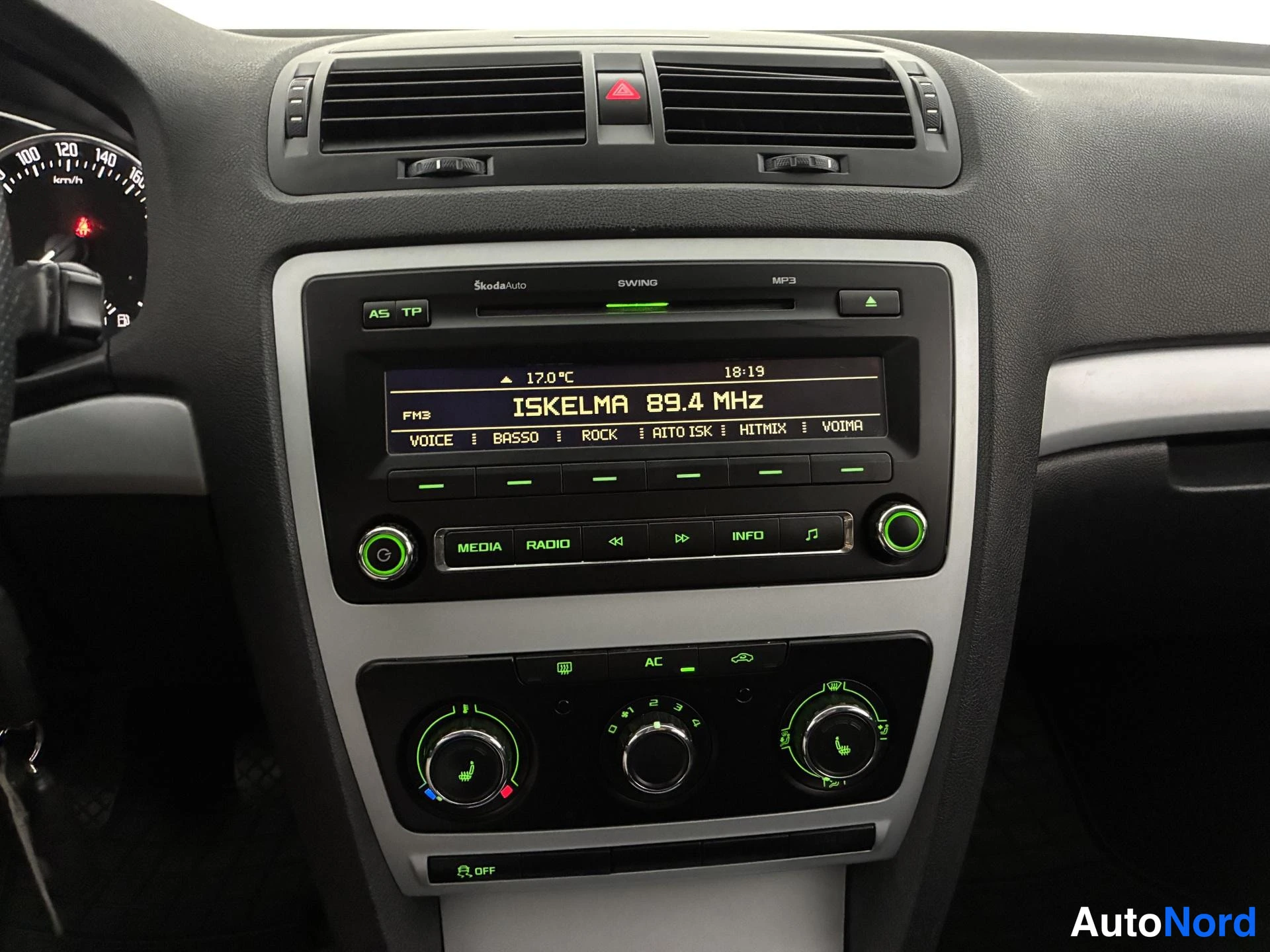 Vihreä Skoda Octavia 2011, yksityiskohta, kuva 16