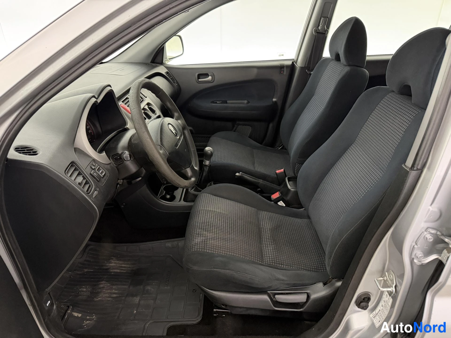 Grå Honda HR-V 2003, framsäten, bild 10