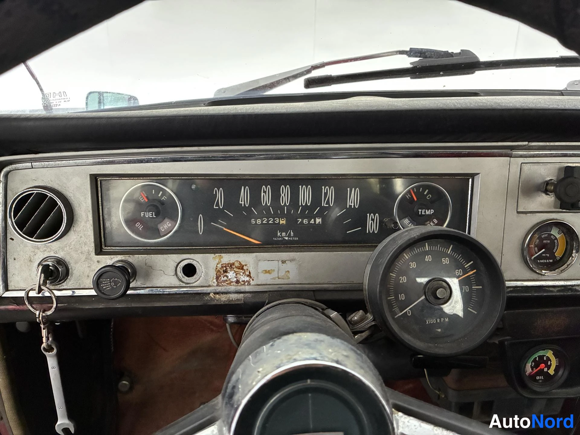 Punainen Toyota Corona 1965, yksityiskohta, kuva 21
