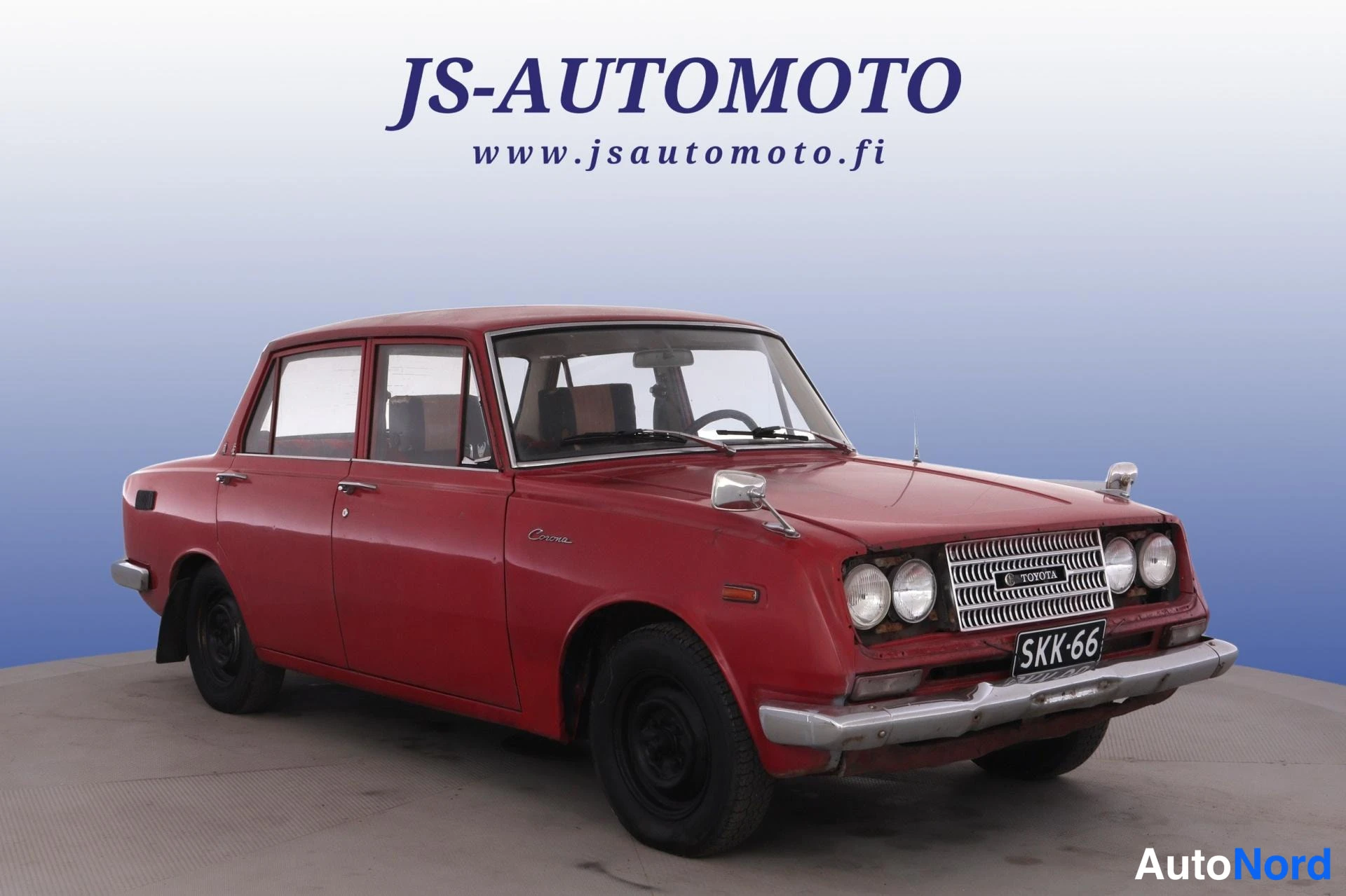 Punainen Toyota Corona 1965, etuviisto, keula oikealle, kuva 3
