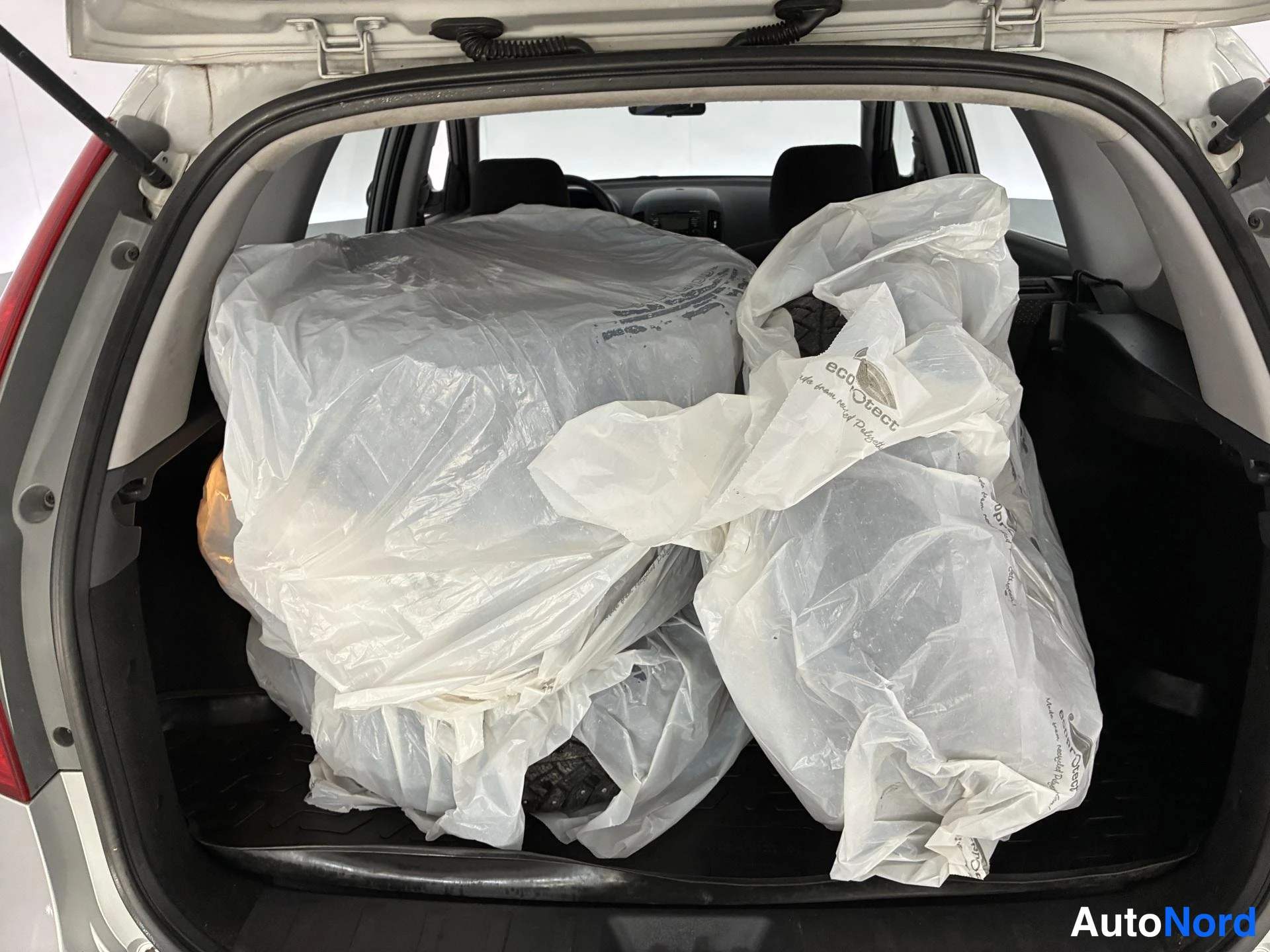 Silver Hyundai i30 2009, bagageutrymme, bild 14