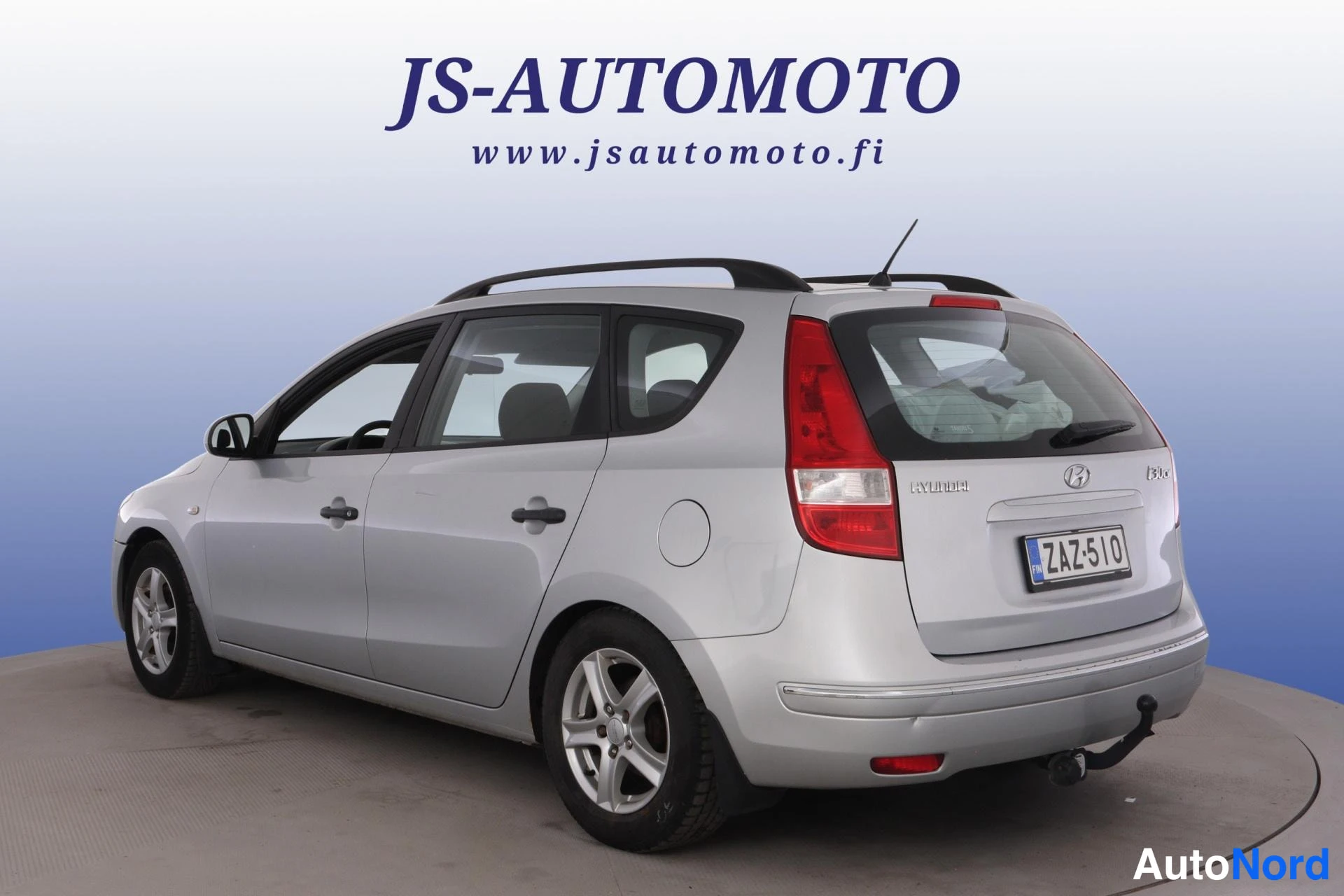 Silver Hyundai i30 2009, snett bakifrån, bild 6