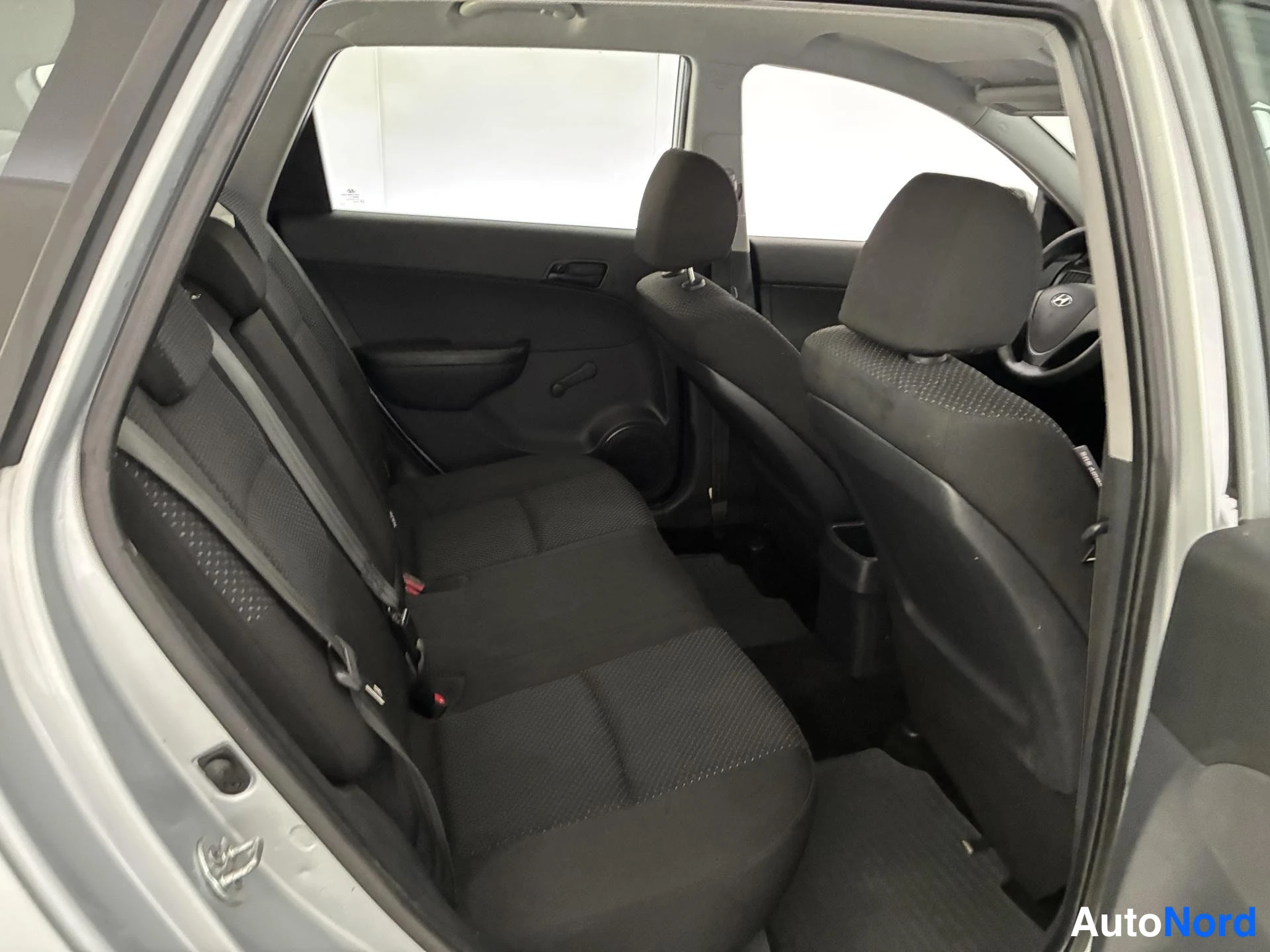 Silver Hyundai i30 2009, baksäten, bild 13
