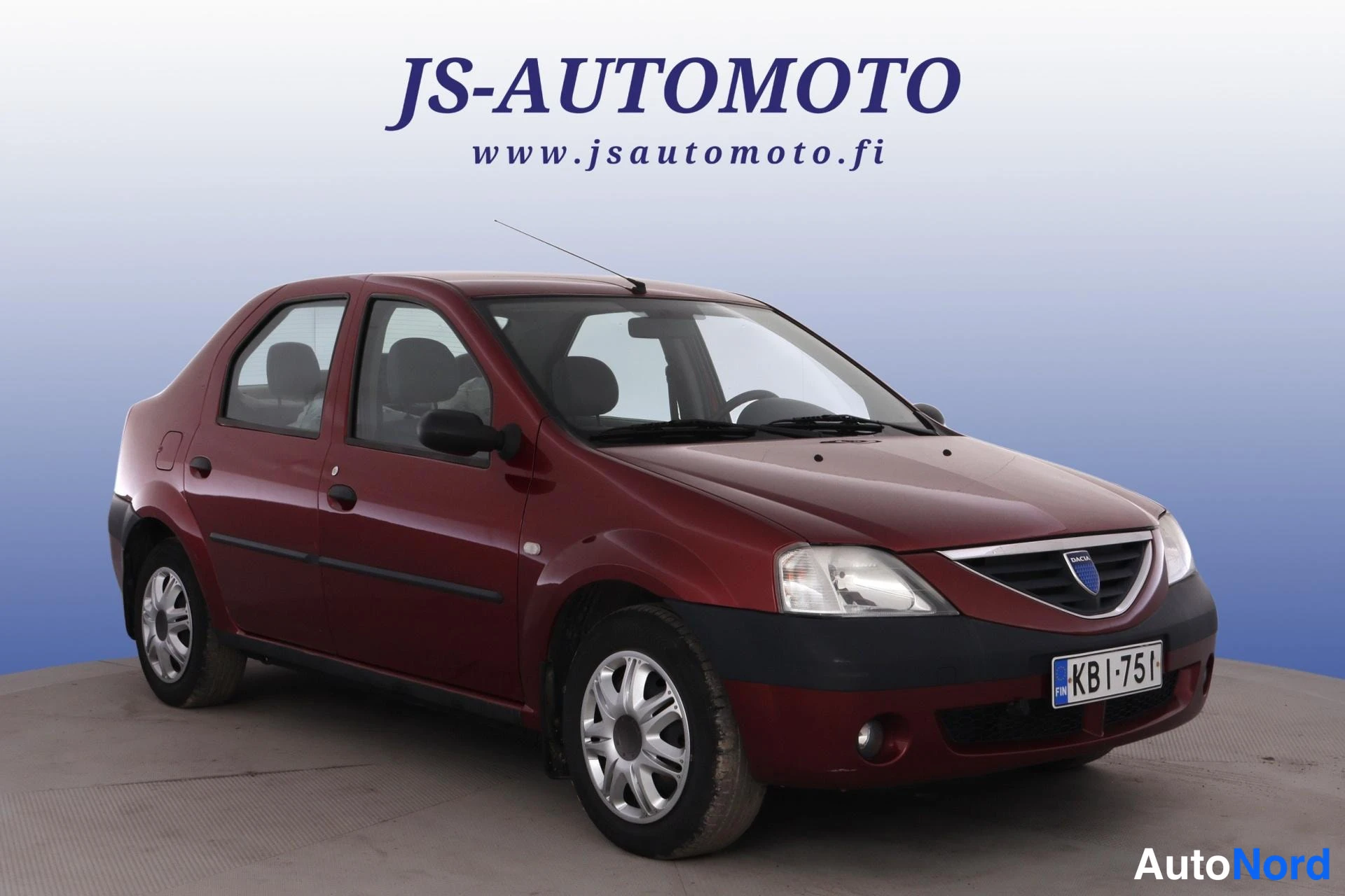 Punainen Dacia Logan 2006, etuviisto, keula oikealle, kuva 2