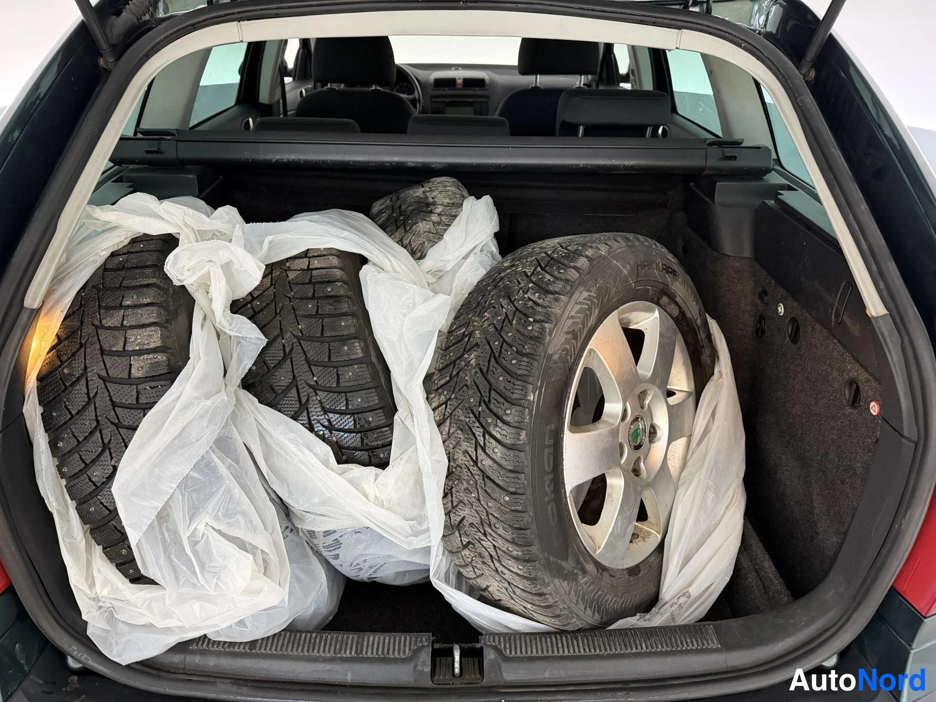 Vihreä Skoda Octavia 2008, tavaratila, kuva 13