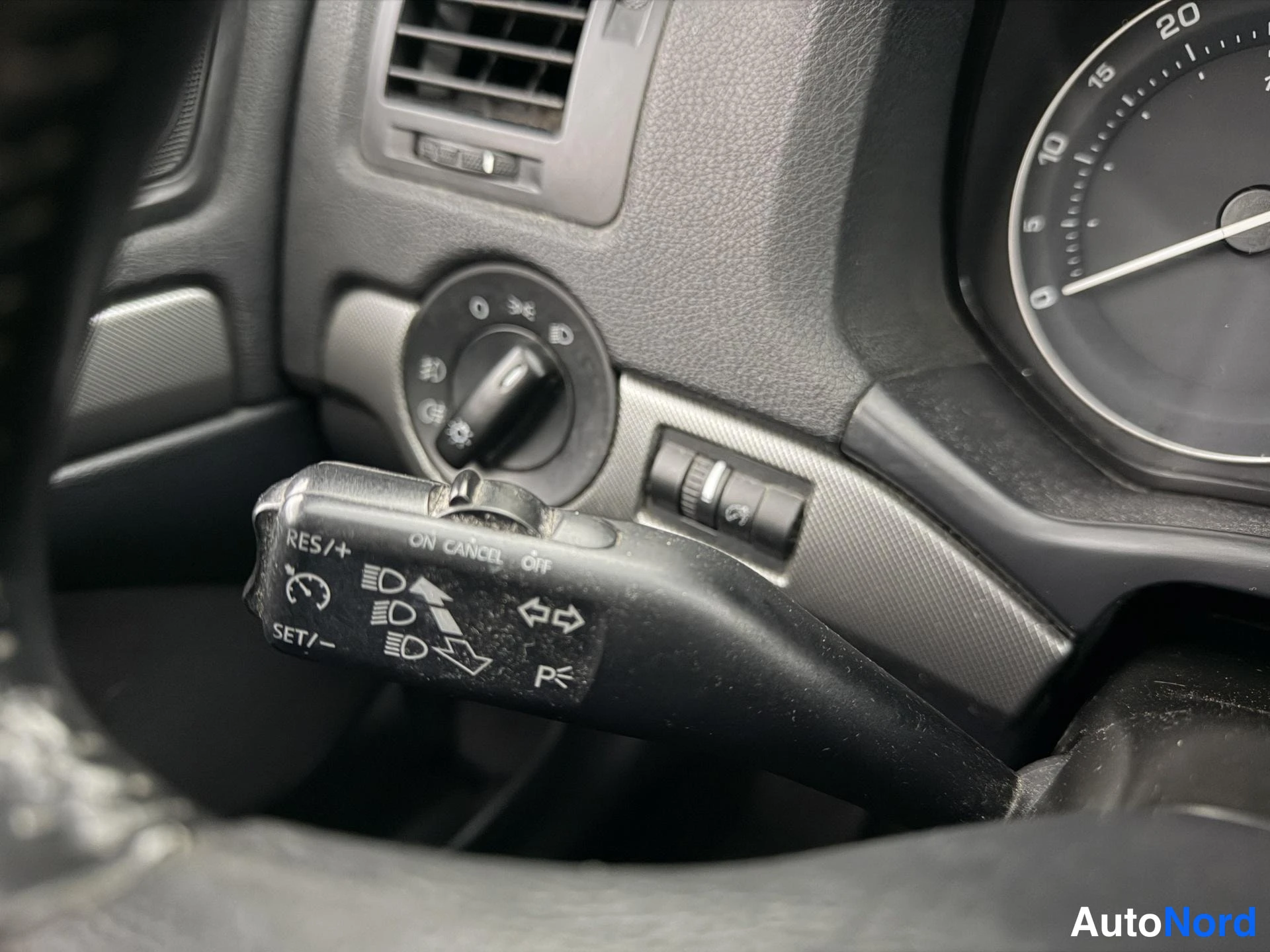 Vihreä Skoda Octavia 2008, yksityiskohta, kuva 16