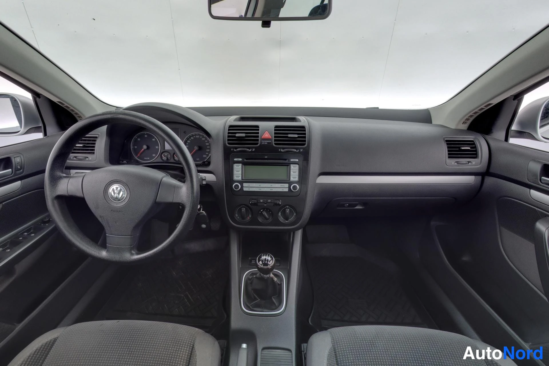 Harmaa Volkswagen Golf 2008, ohjaamo, kuva 9