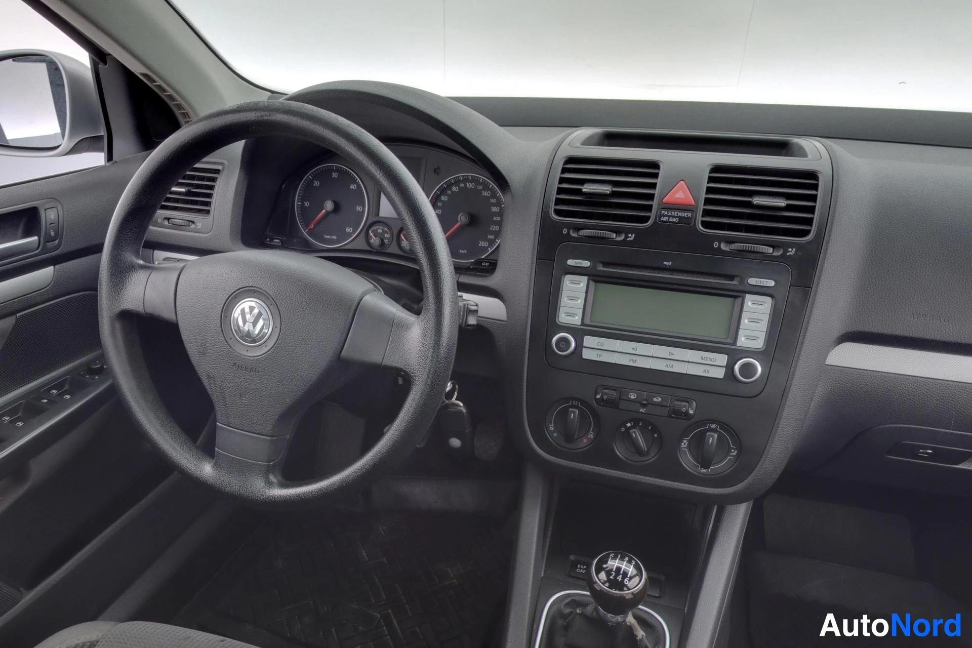 Harmaa Volkswagen Golf 2008, ohjaamo, kuva 10