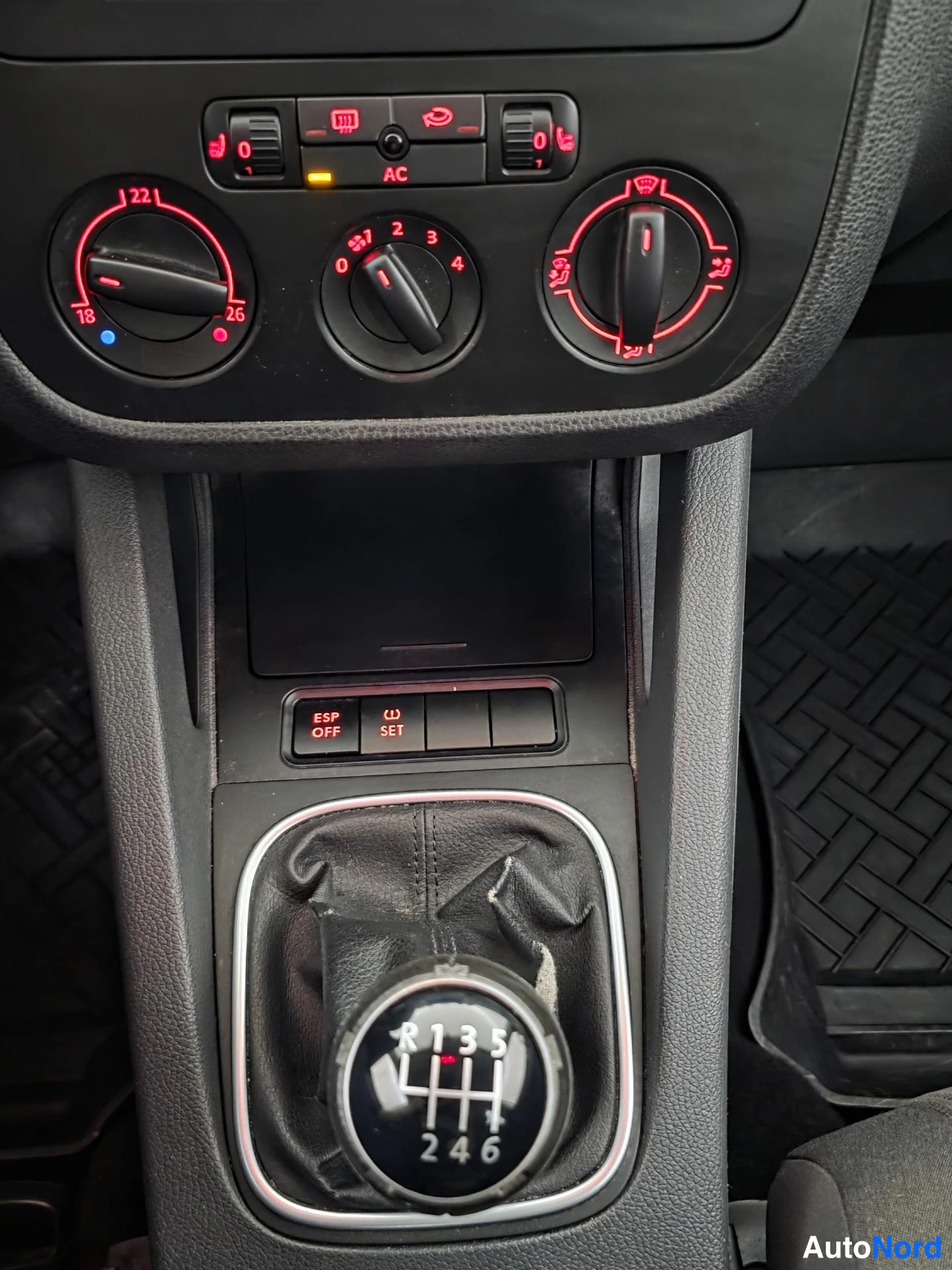 Harmaa Volkswagen Golf 2008, yksityiskohta, kuva 16