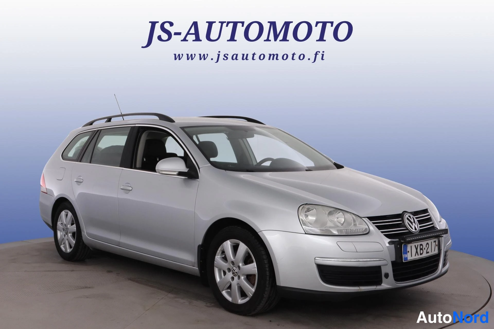 Harmaa Volkswagen Golf 2008, etuviisto, keula oikealle, kuva 3