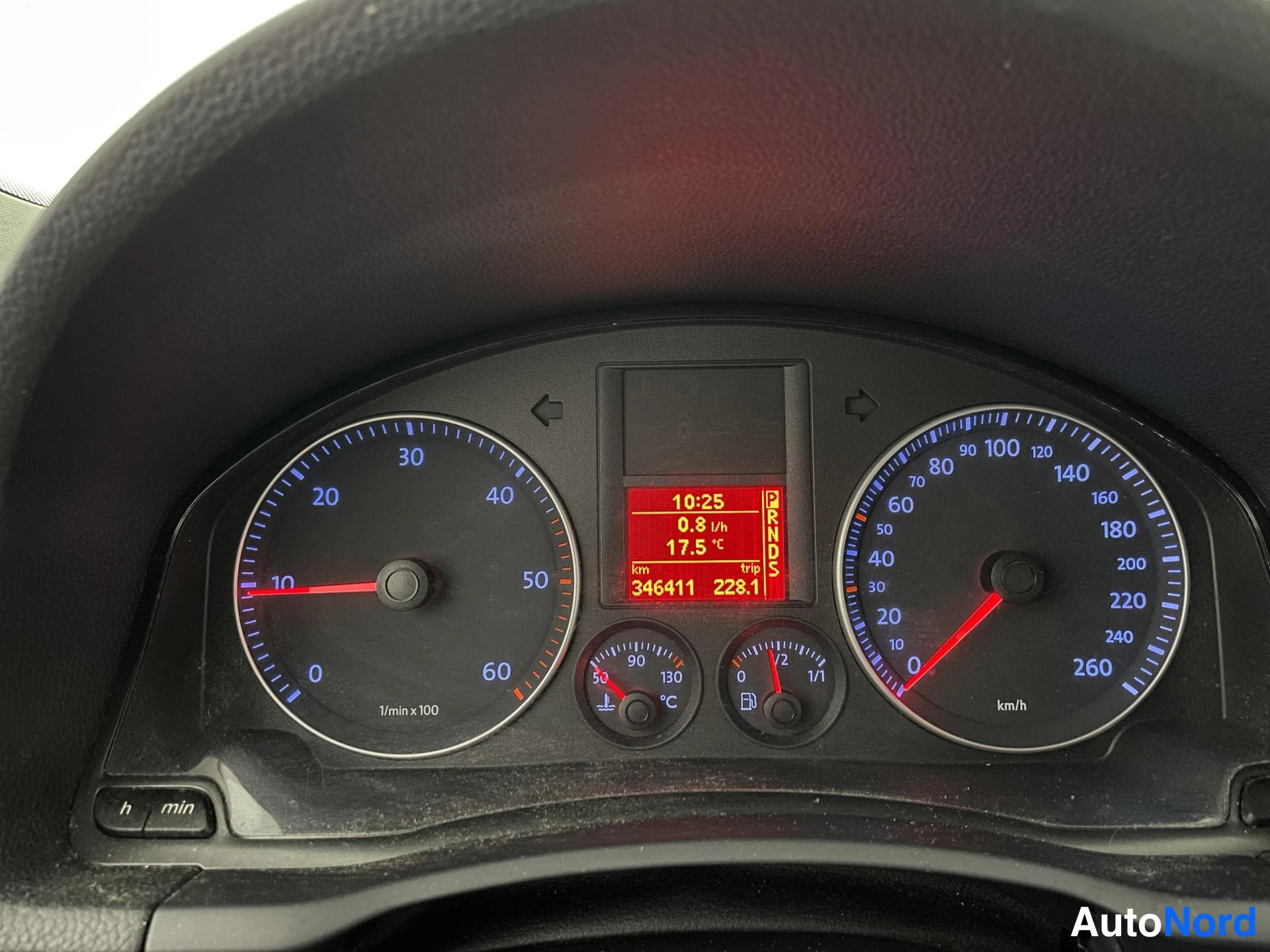 Musta Volkswagen Golf 2008, yksityiskohta, kuva 13