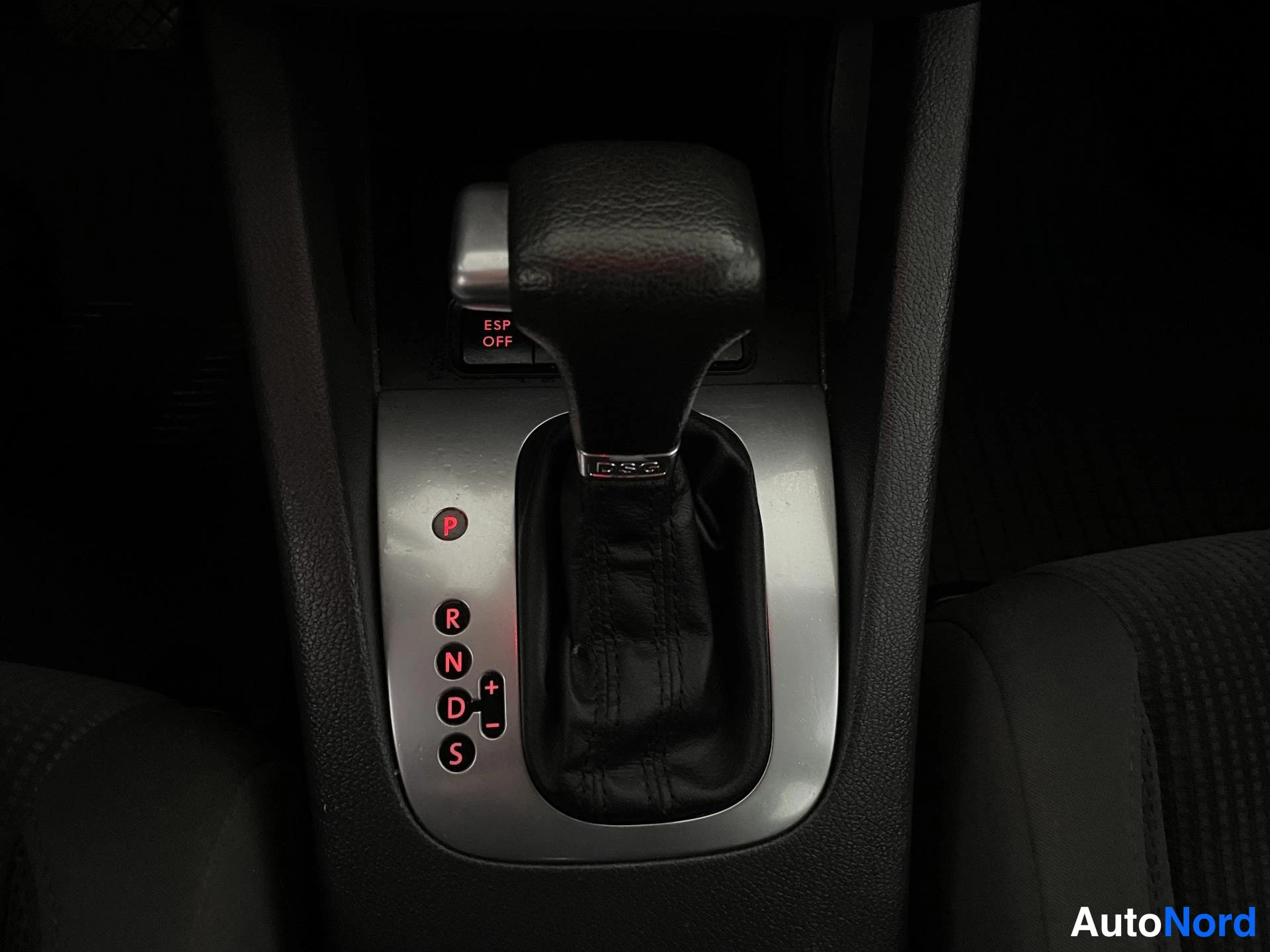 Musta Volkswagen Golf 2008, yksityiskohta, kuva 19
