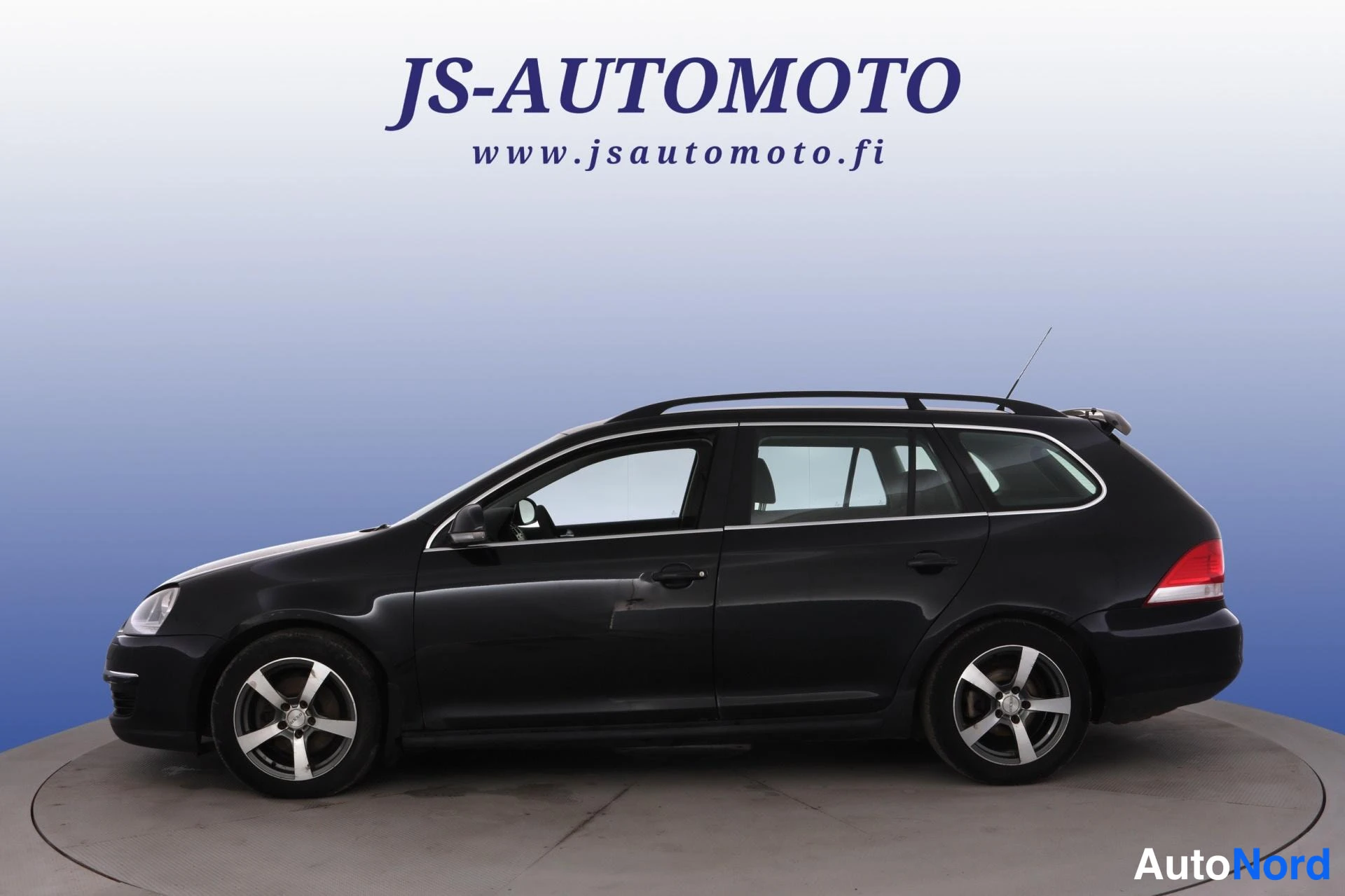 Musta Volkswagen Golf 2008, sivulta, kuva 4