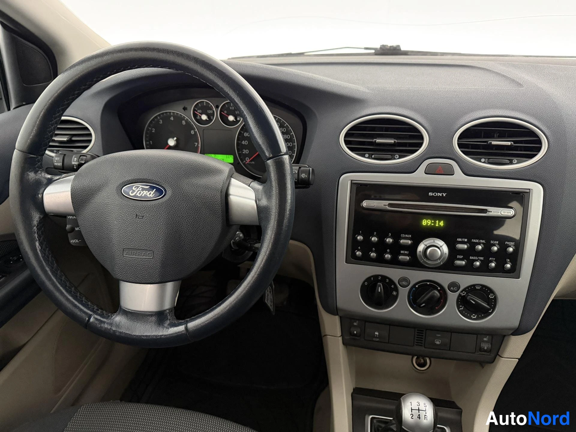 Sininen Ford Focus 2005, yksityiskohta, kuva 13