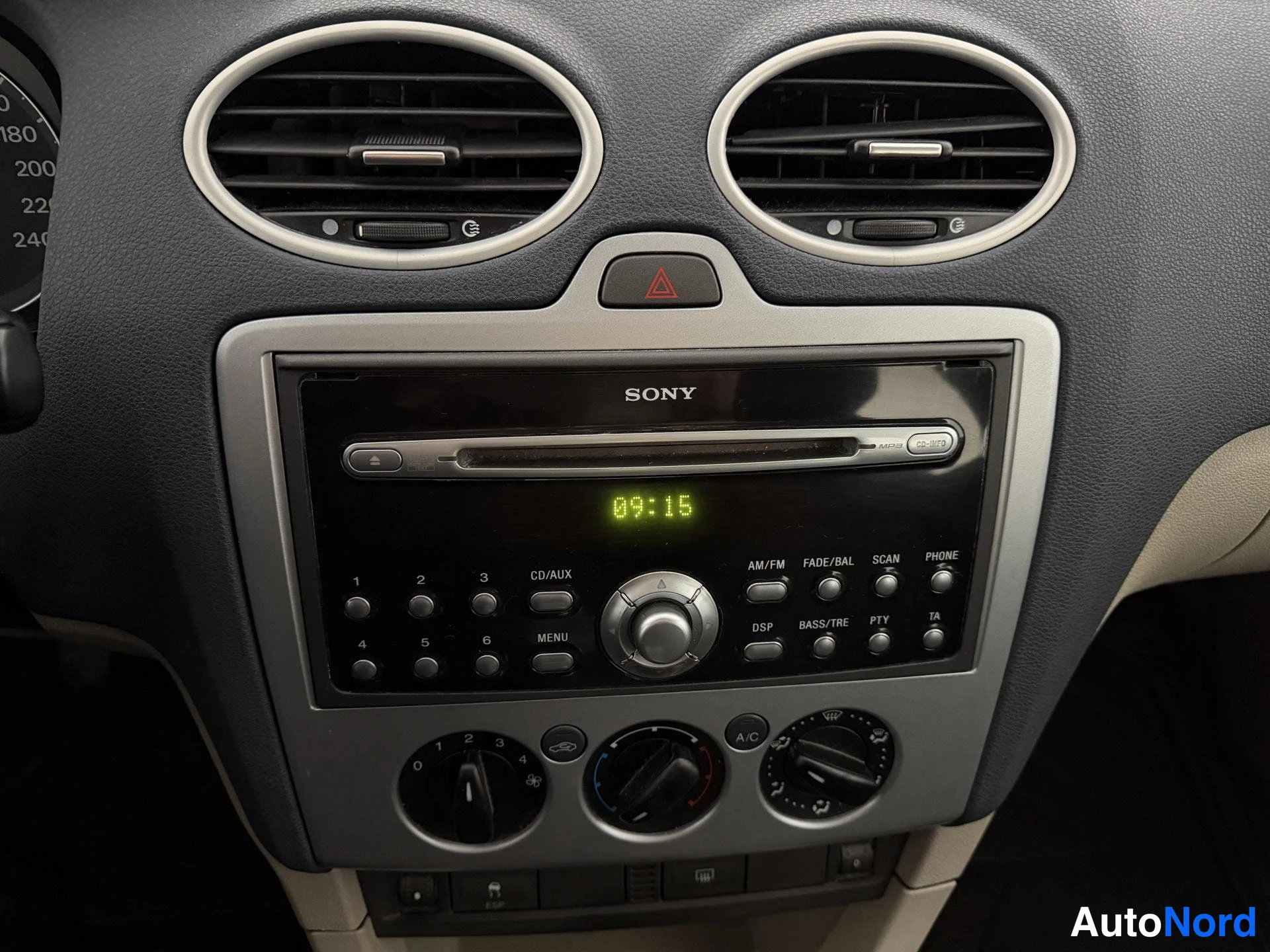 Sininen Ford Focus 2005, yksityiskohta, kuva 14