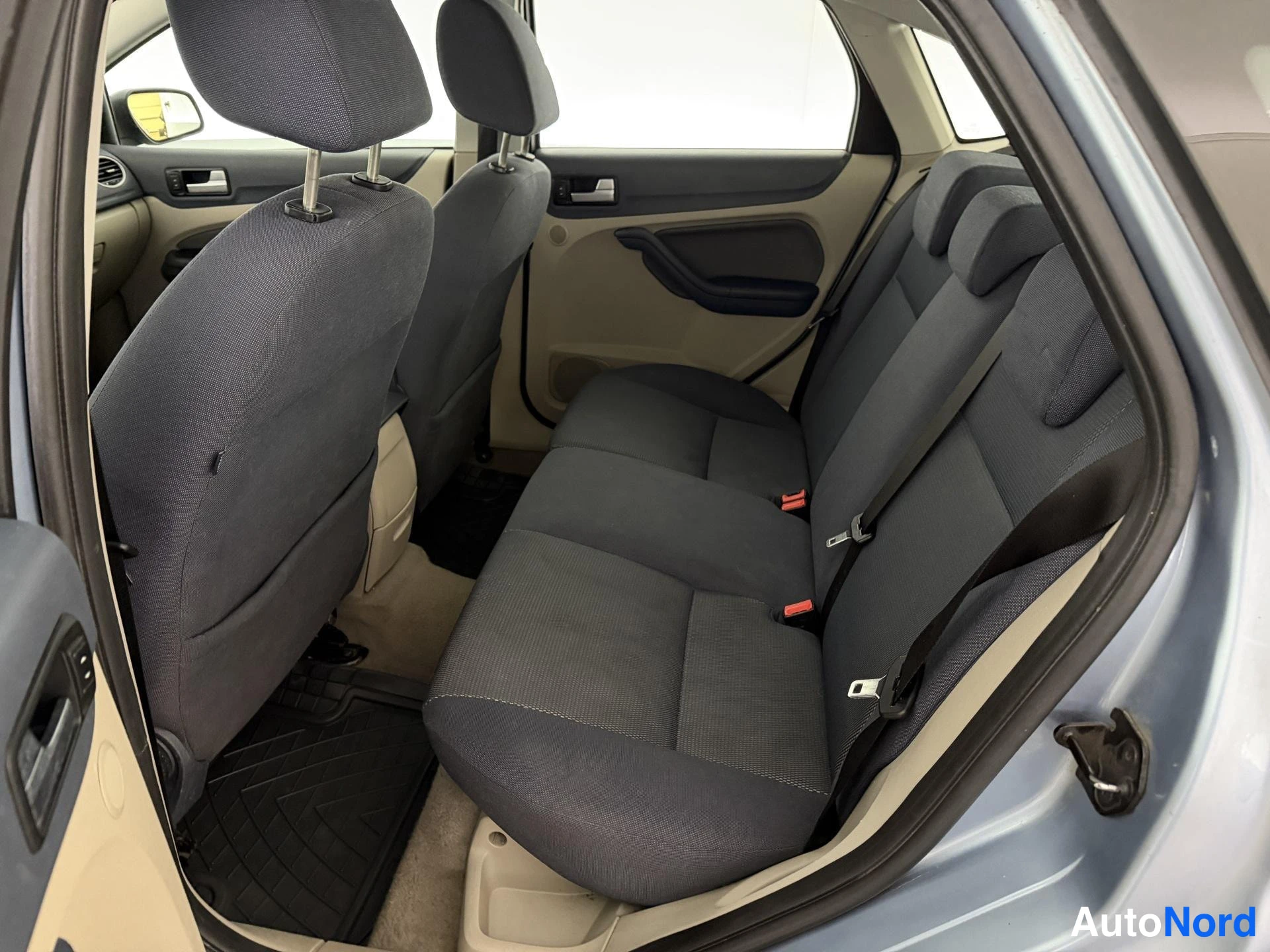 Sininen Ford Focus 2005, takaistuimet, kuva 10