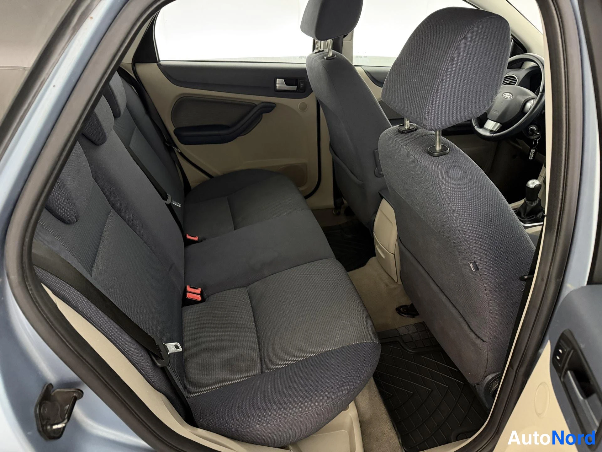 Sininen Ford Focus 2005, takaistuimet, kuva 11