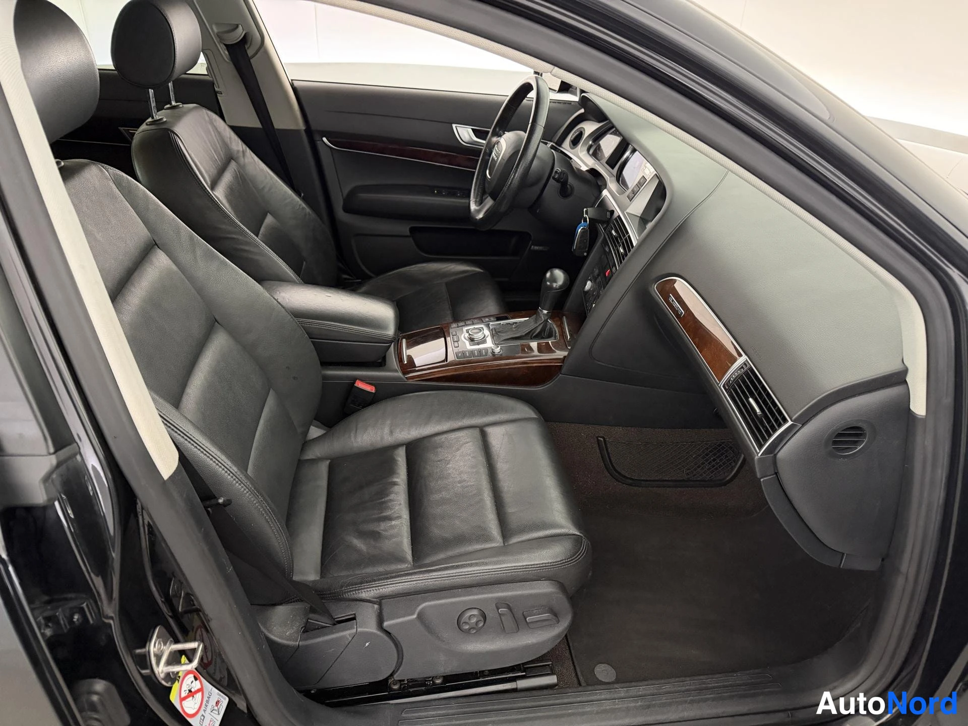 Musta Audi A6 allroad quattro 2007, etuistuimet, kuva 11