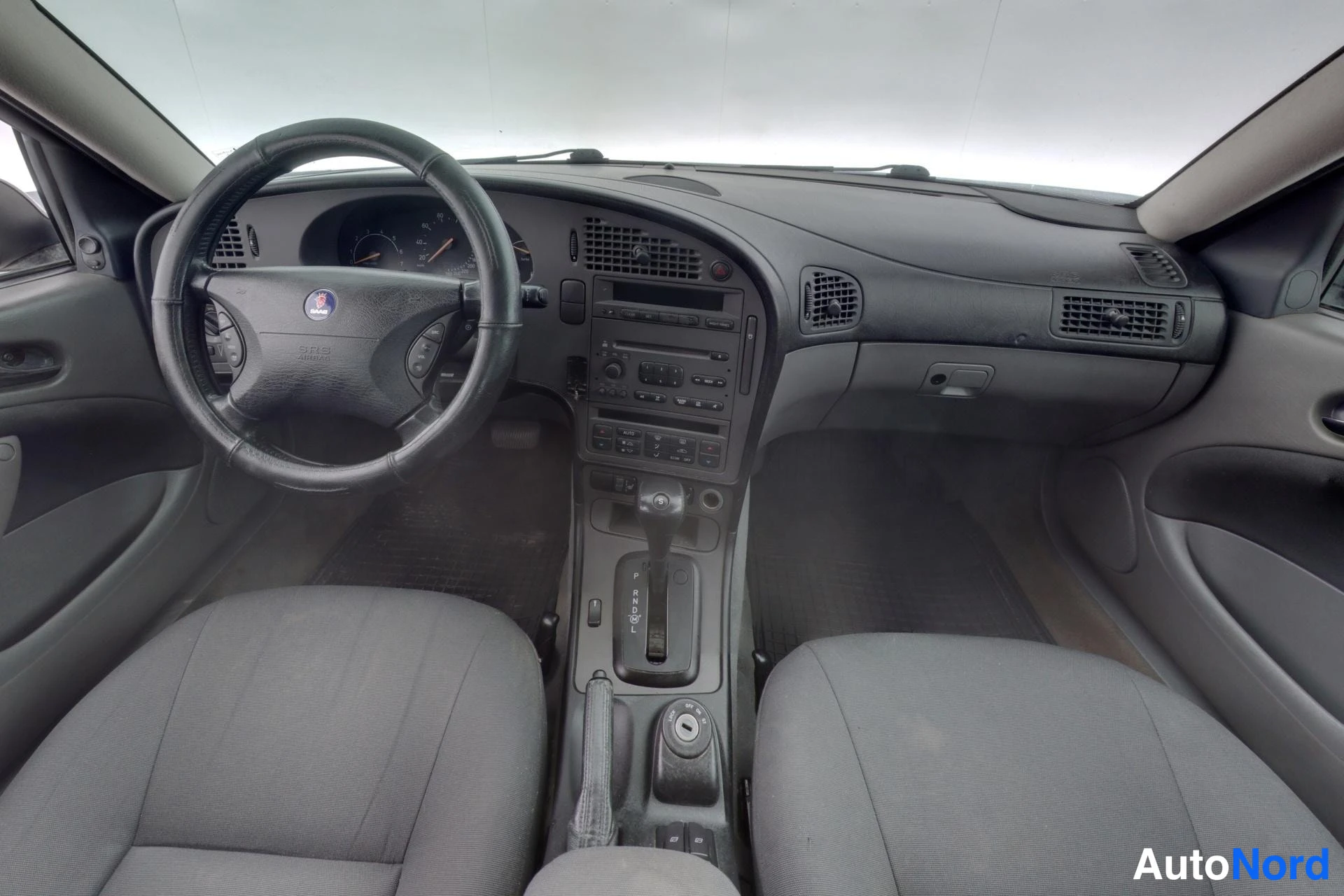Svart Saab 9-5 2005, förarplats, bild 10