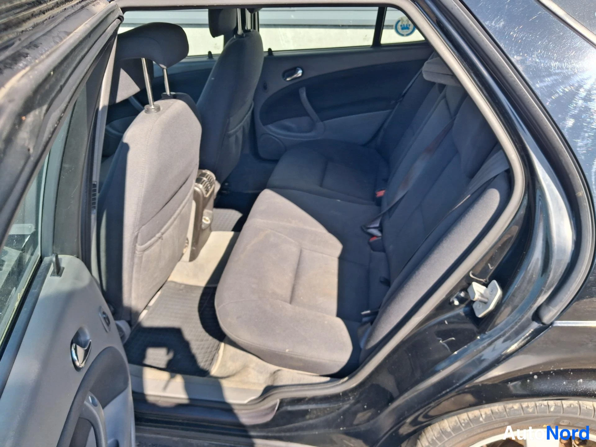 Svart Saab 9-5 2005, baksäten, bild 12