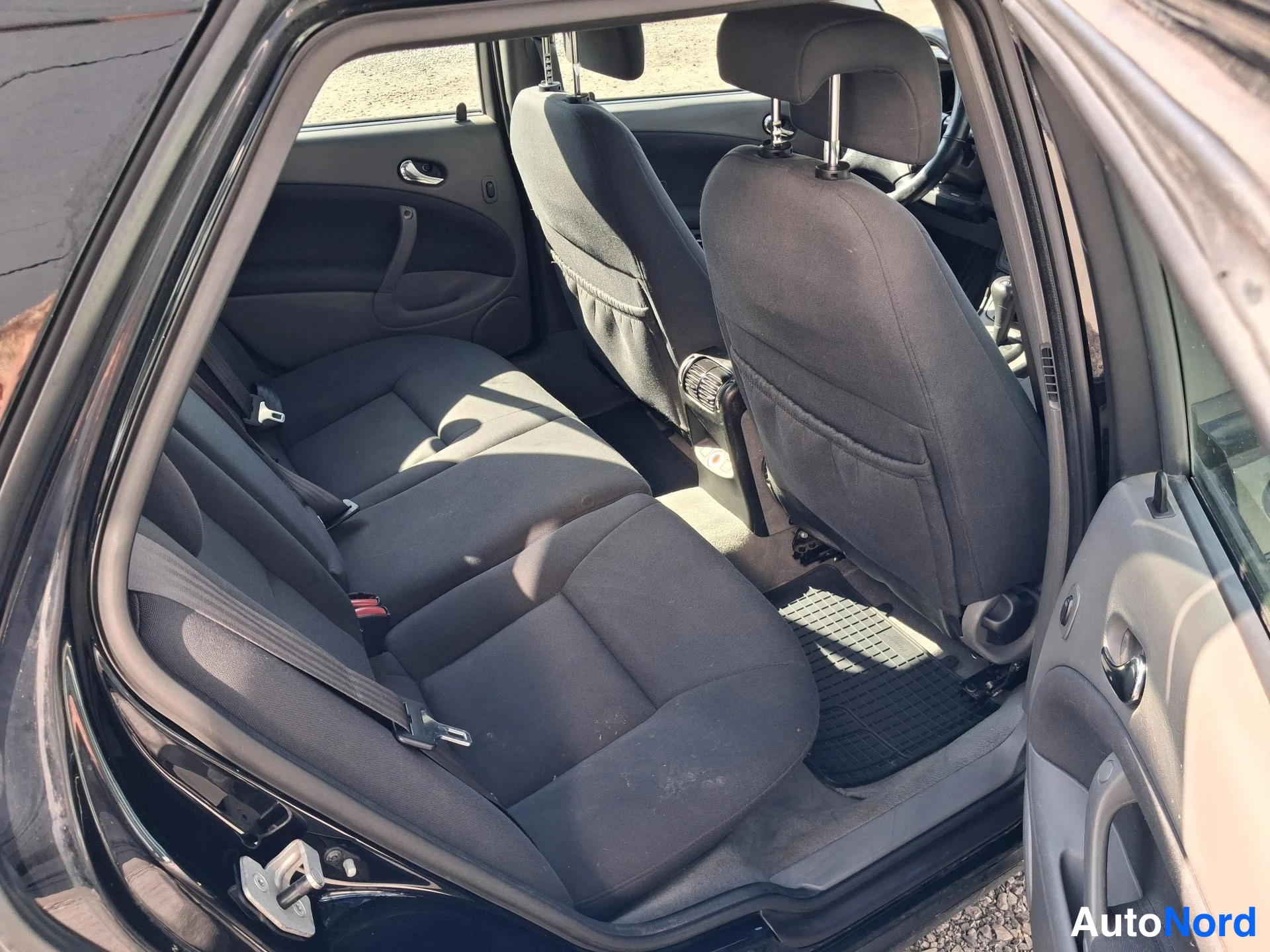 Svart Saab 9-5 2005, baksäten, bild 13