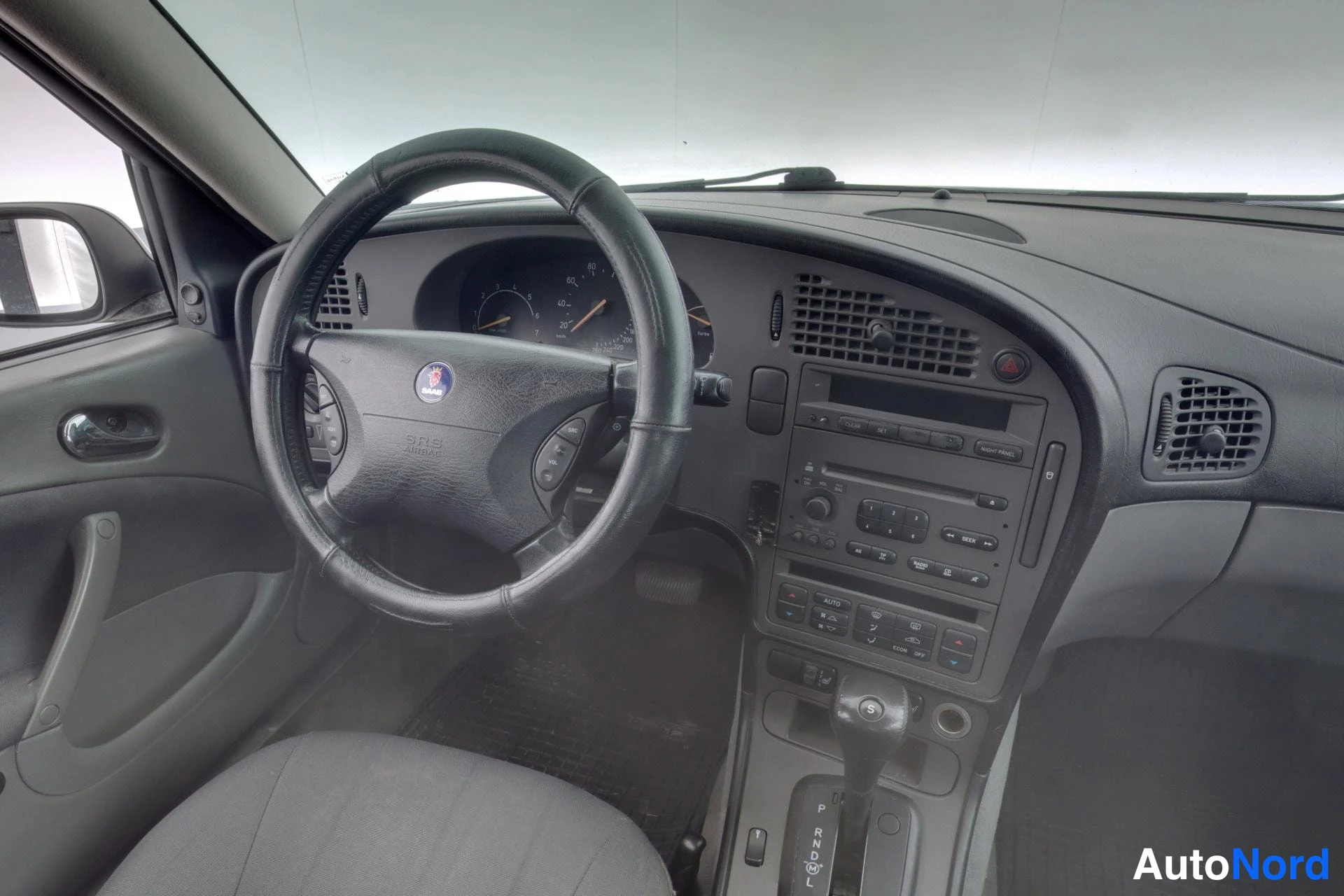 Svart Saab 9-5 2005, förarplats, bild 9