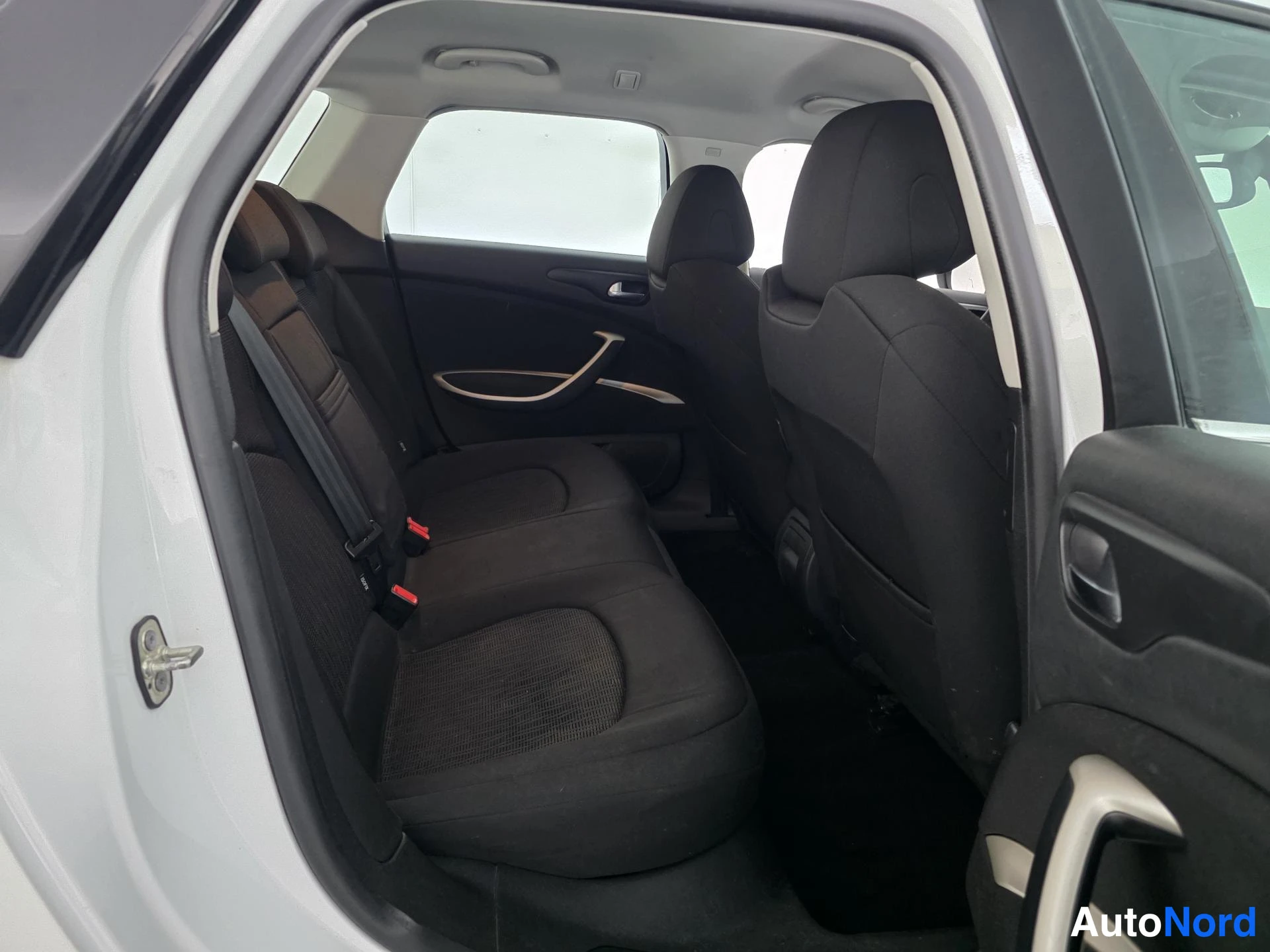 Vit Citroen C5 2013, baksäten, bild 13